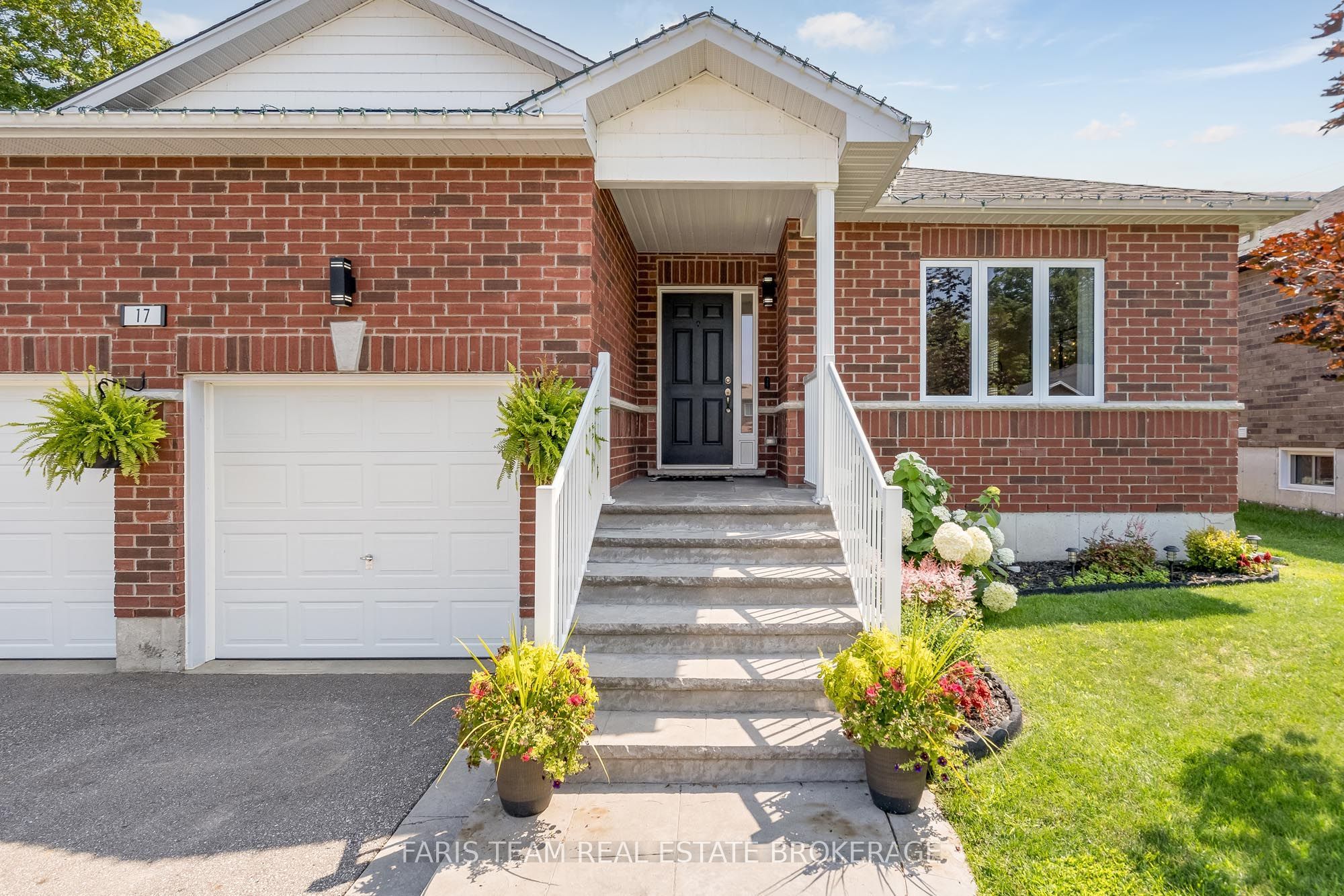 17 Hunter Avenue, Tay, ON L0K 2A0 photo 4