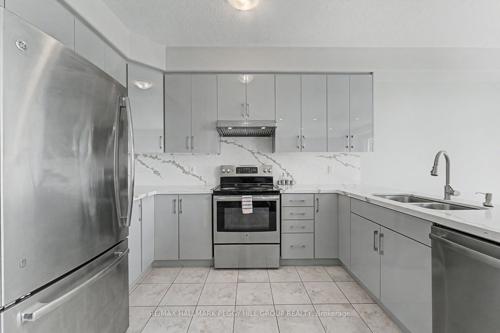 53 Nathan Crescent Upper, Barrie, ON L4N 0S4 photo 2