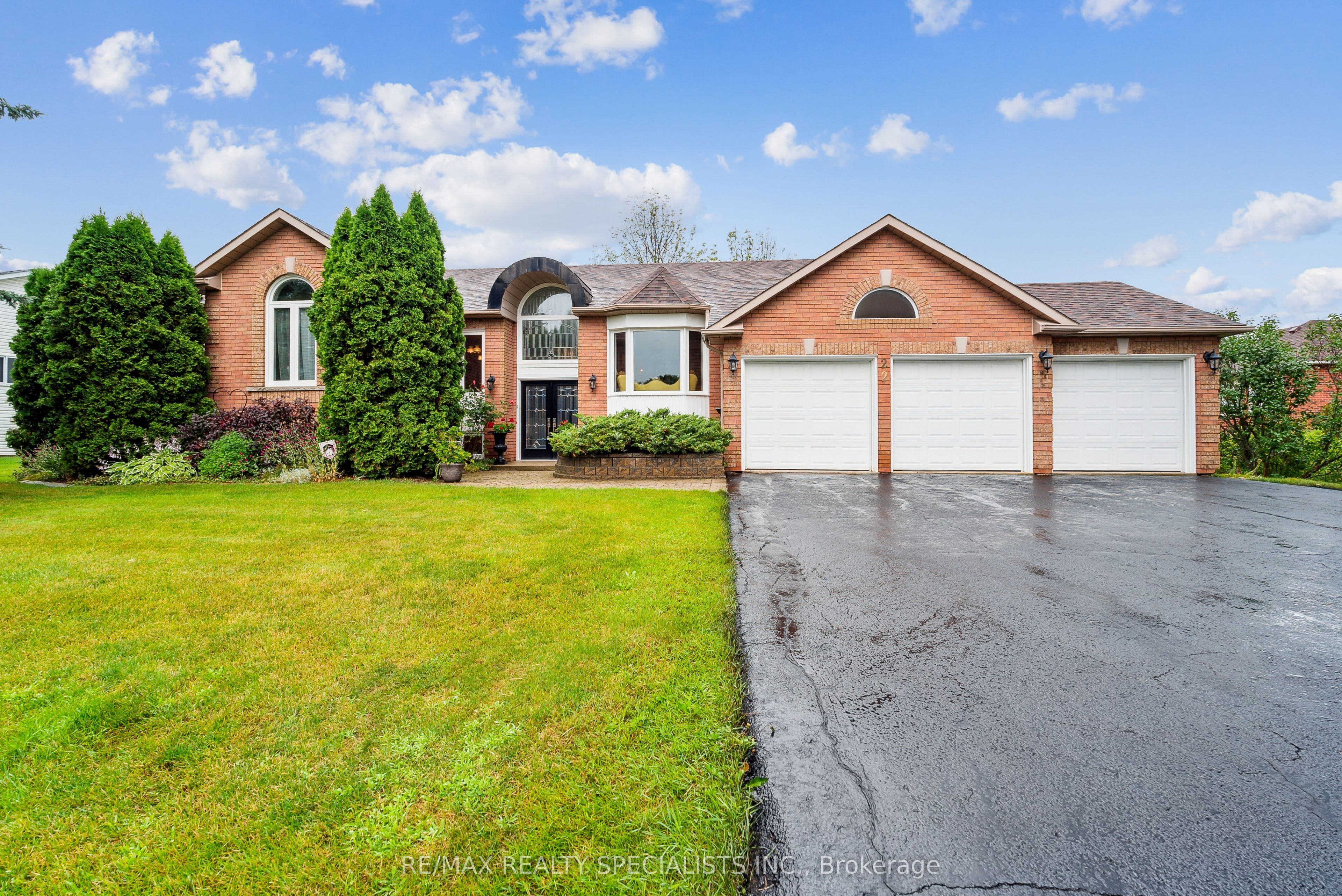 22 Lamont Creek Drive, Wasaga Beach, ON L9Z 1J9