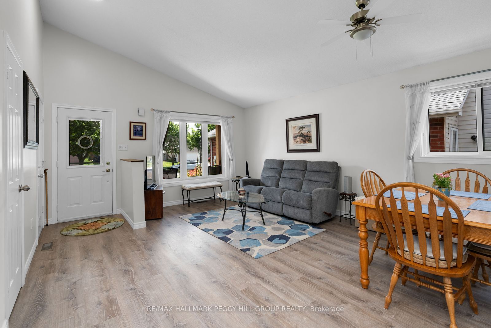 18 Draper Crescent, Barrie, ON L4N 8A9 photo 2
