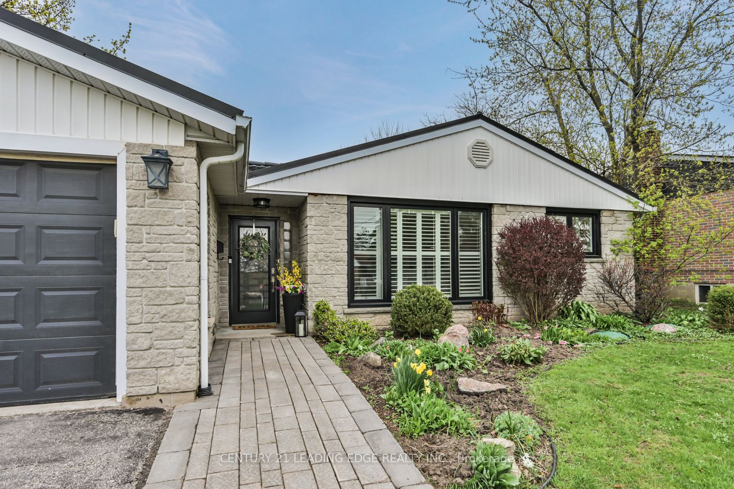 207 Yeates Avenue, Barrie, ON L4N 4C5 photo 3