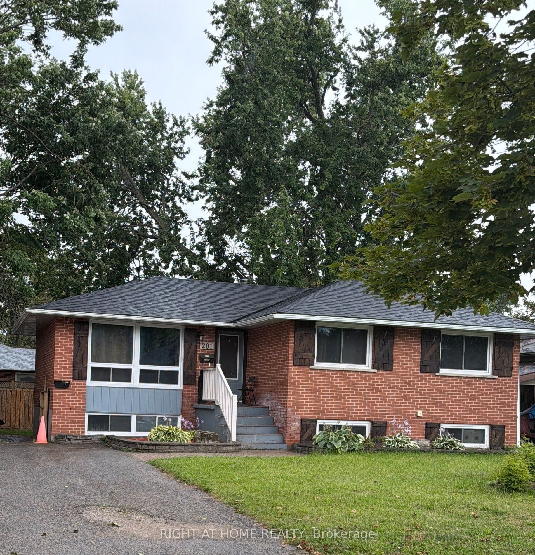 201 Steel Street, Barrie, ON L4M 2G8 photo 2