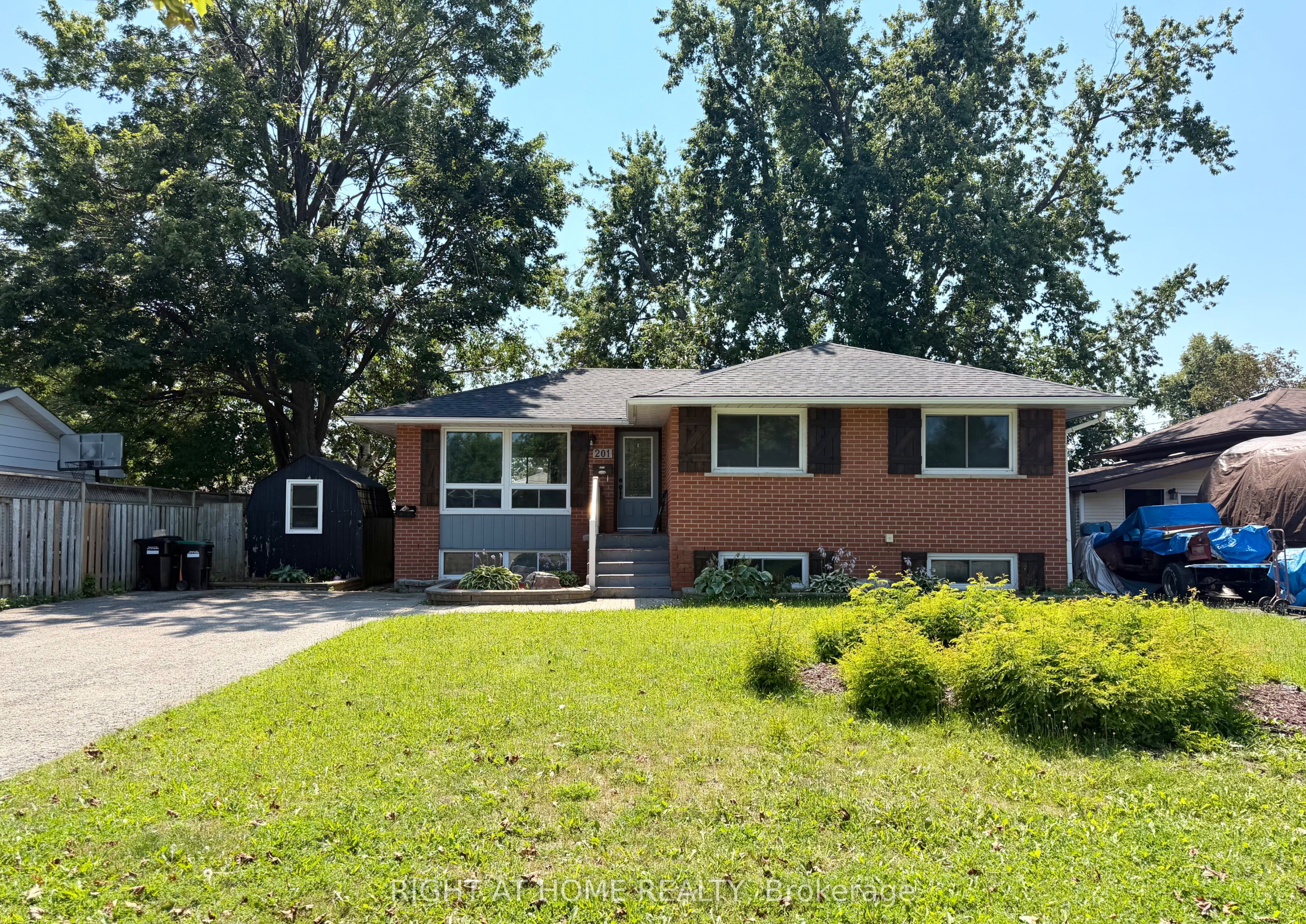 201 Steel Street, Barrie, ON L4M 2G8 photo 3