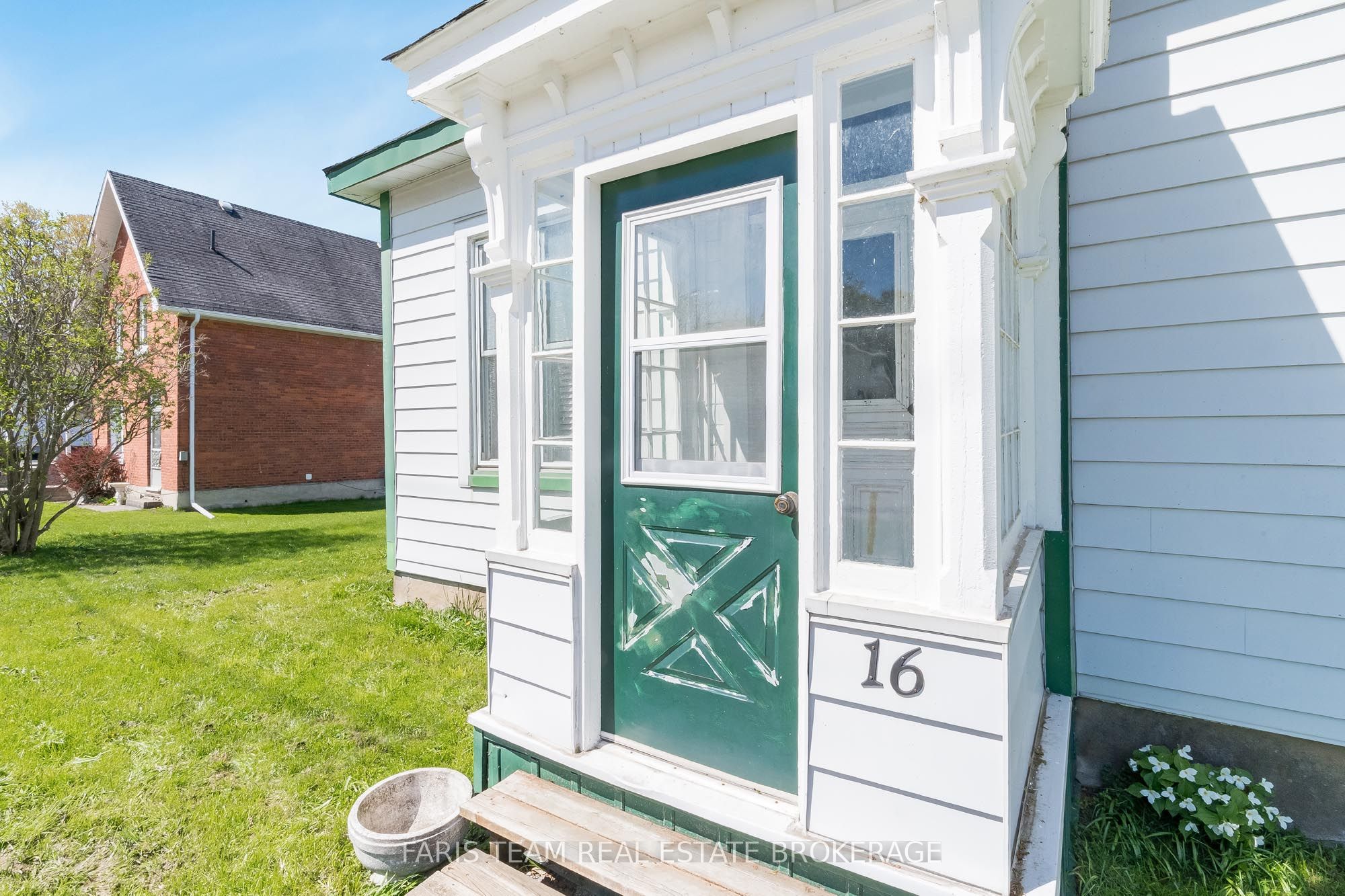 16 Peel Street, Penetanguishene, ON L9M 1A6 photo 3