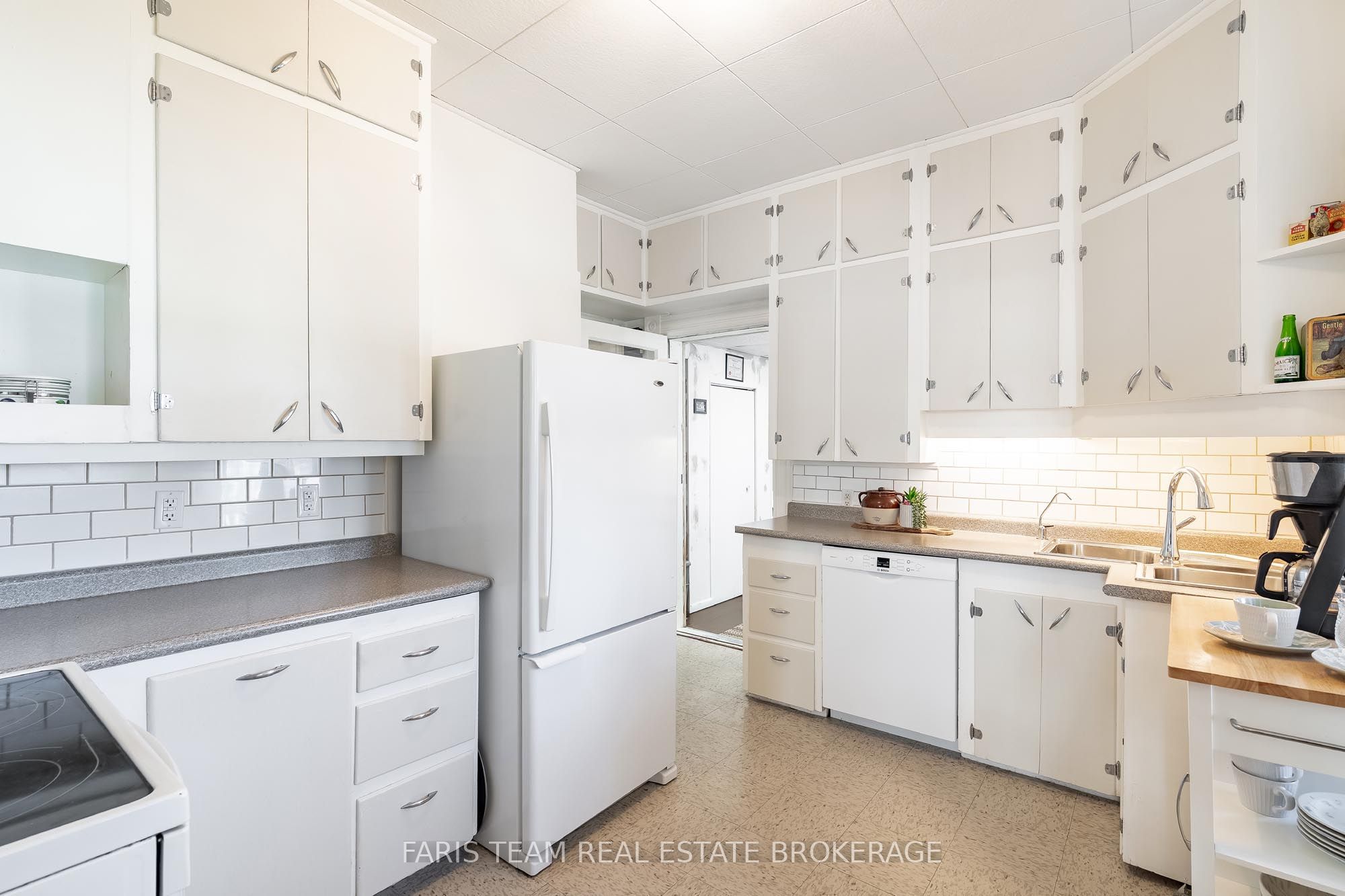 16 Peel Street, Penetanguishene, ON L9M 1A6 photo 5