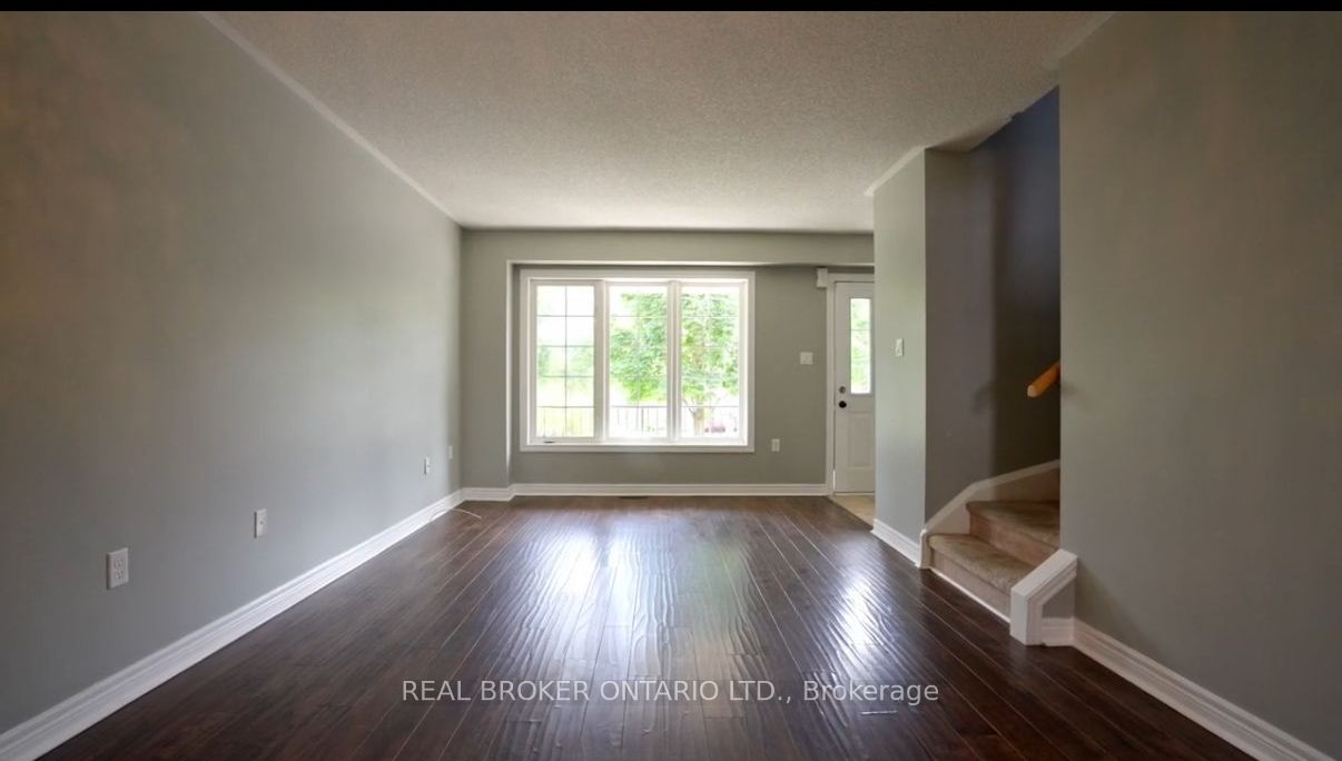 176 Thrushwood Drive, Barrie, ON L4N 0Z1 photo 2