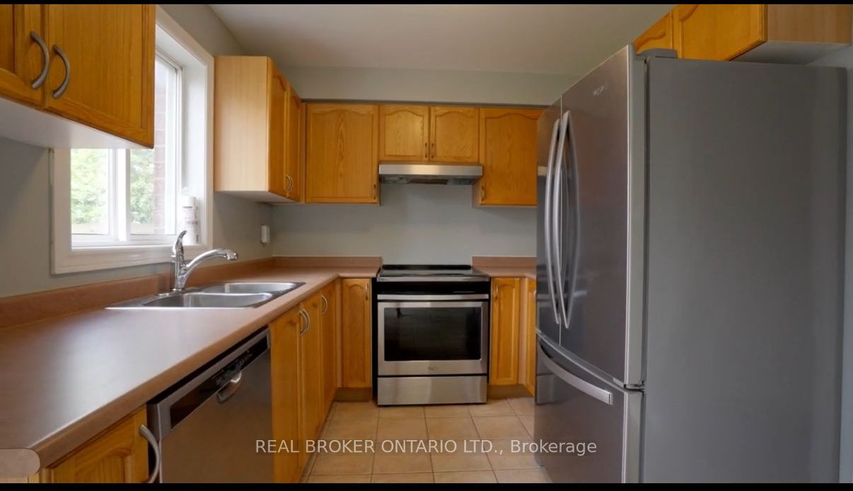 176 Thrushwood Drive, Barrie, ON L4N 0Z1 photo 4