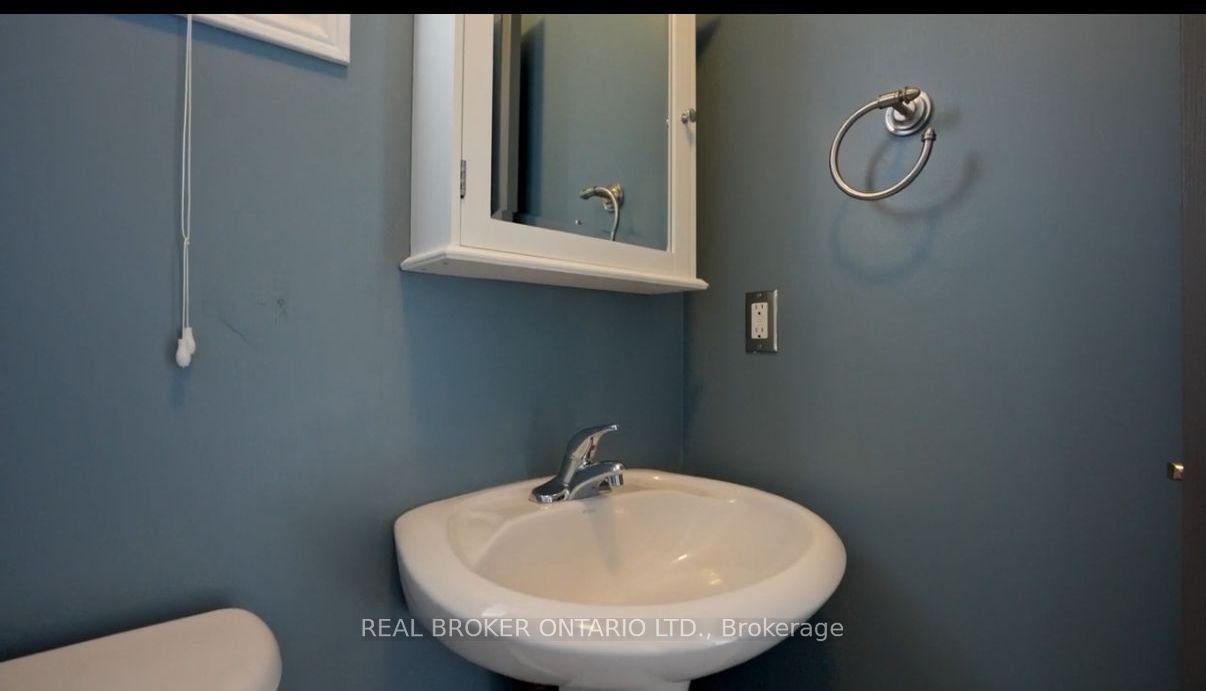 176 Thrushwood Drive, Barrie, ON L4N 0Z1 photo 5