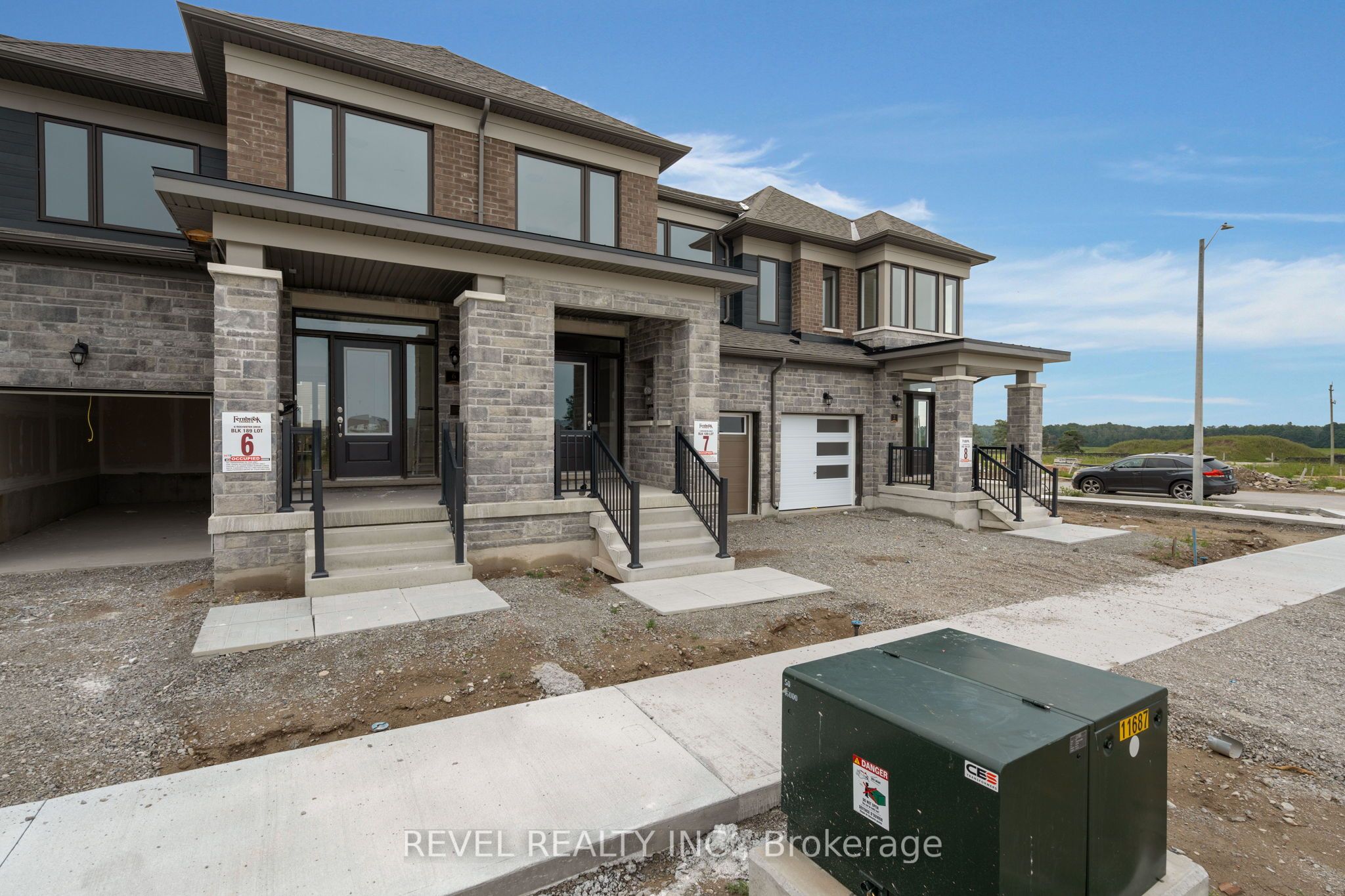 4 ROCHESTER Drive, Barrie, ON L9J 0J9 photo 2