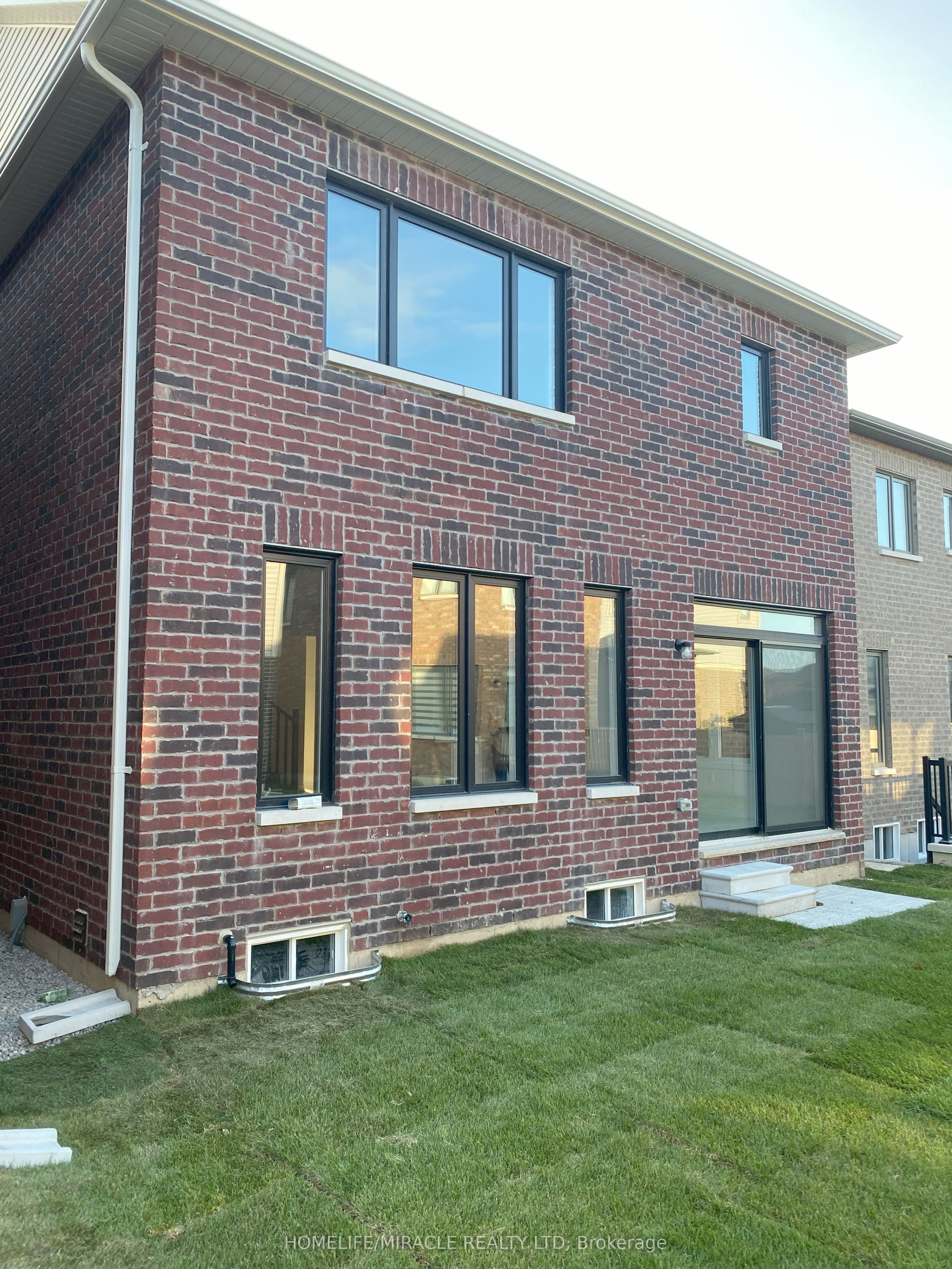 48 Prudhoe Terrace, Barrie, ON L9J 0W2 photo 4