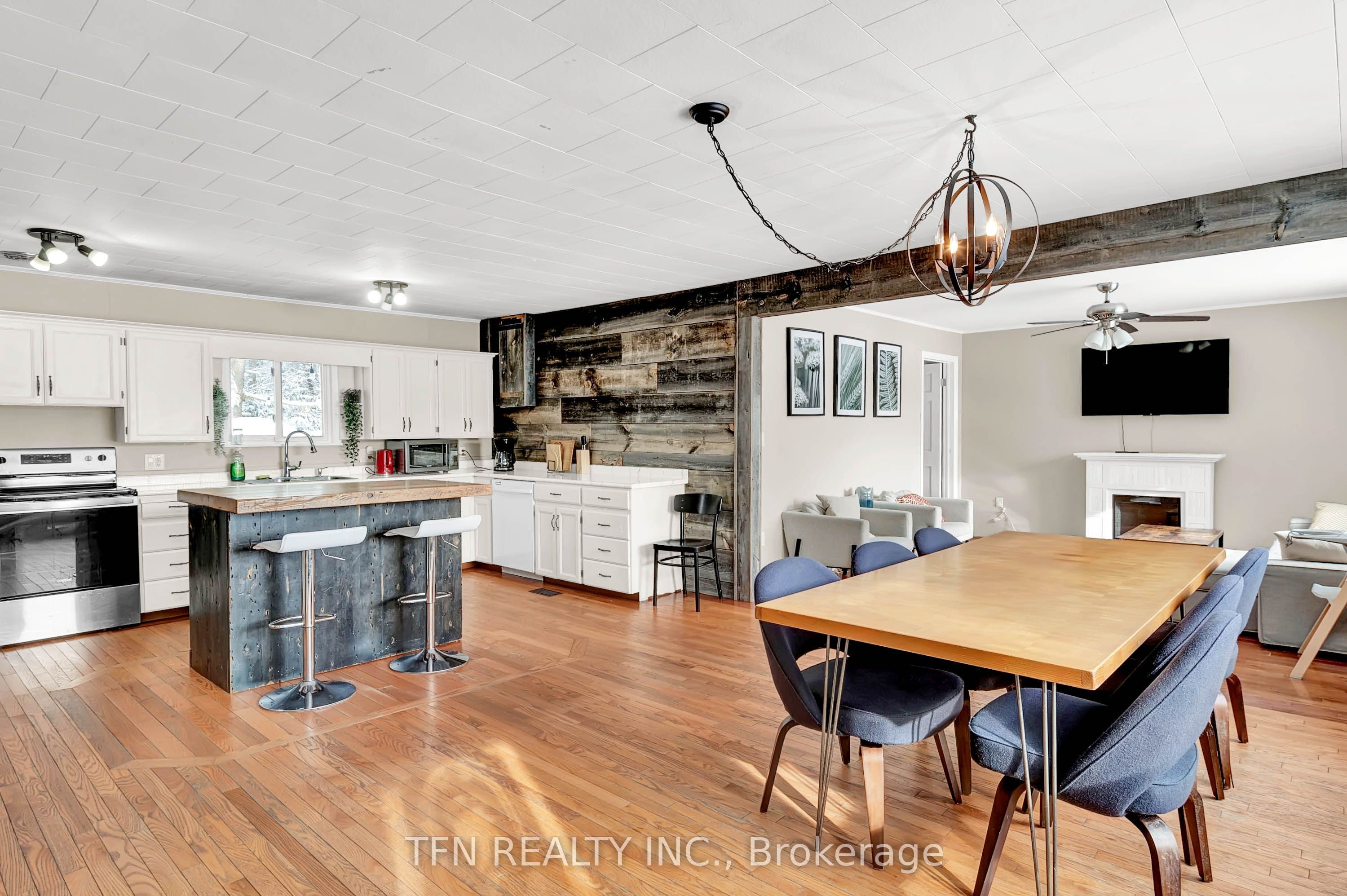 322 Concession Road W, Tiny, ON L0L 2J0