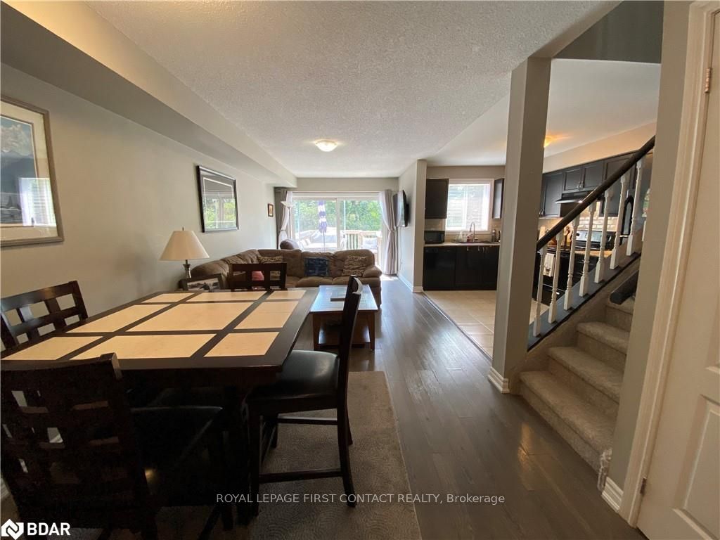 63 Sydenham, Barrie, ON L4M 6R5 photo 2