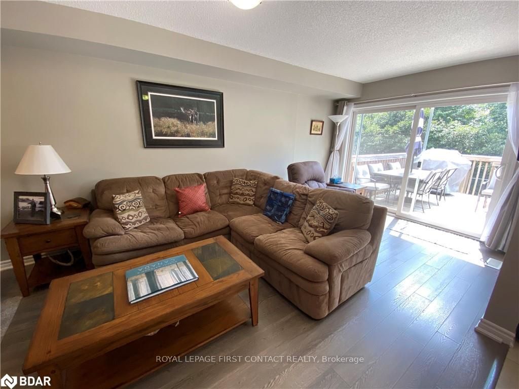 63 Sydenham, Barrie, ON L4M 6R5 photo 4