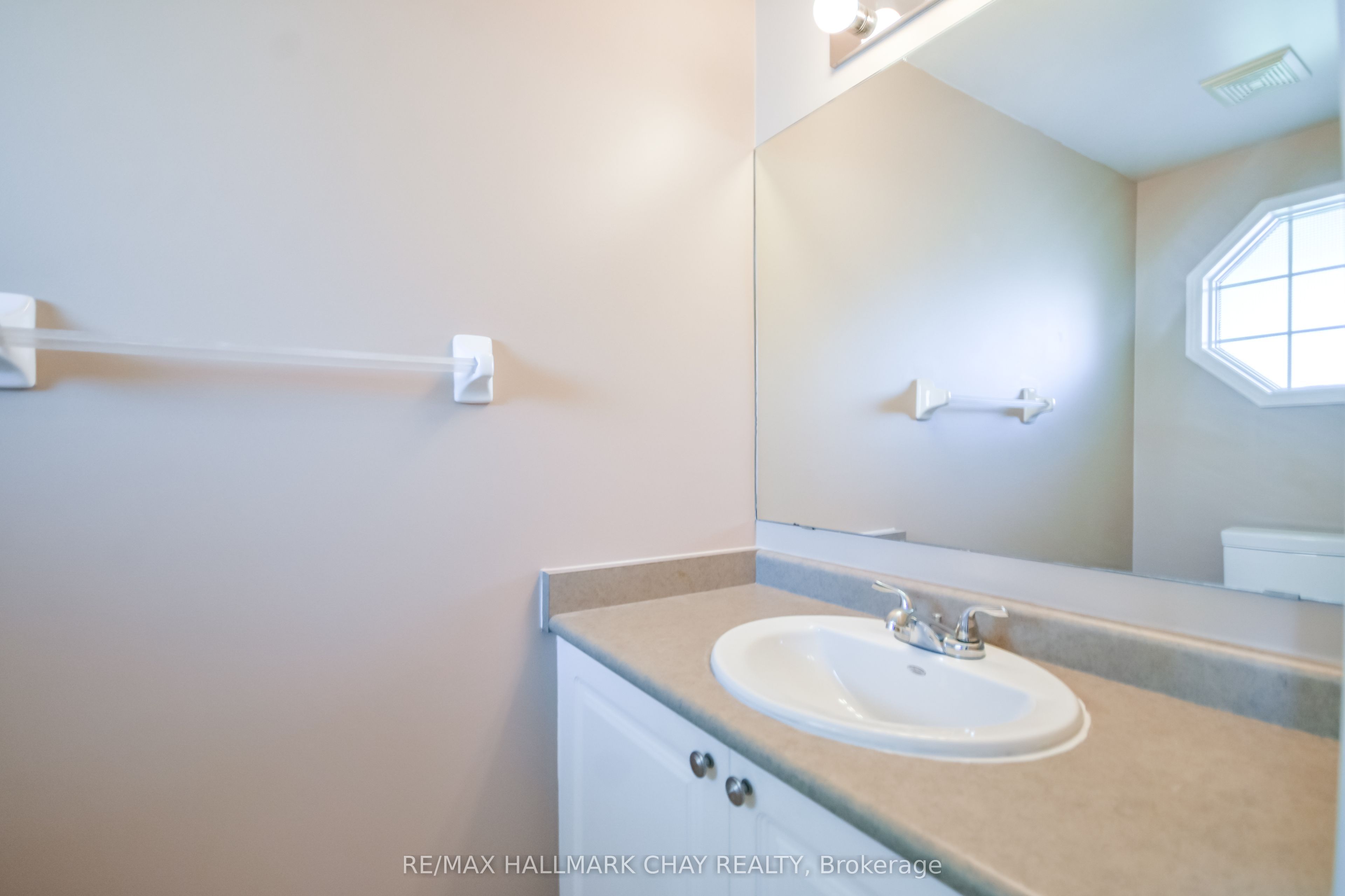 17 Srigley Street, Barrie, ON L4N 0L9 photo 4