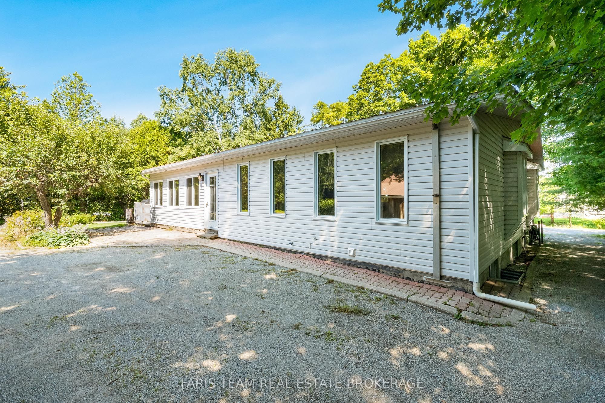 2554 Champlain Road, Tiny, ON L9M 0C3 photo 5