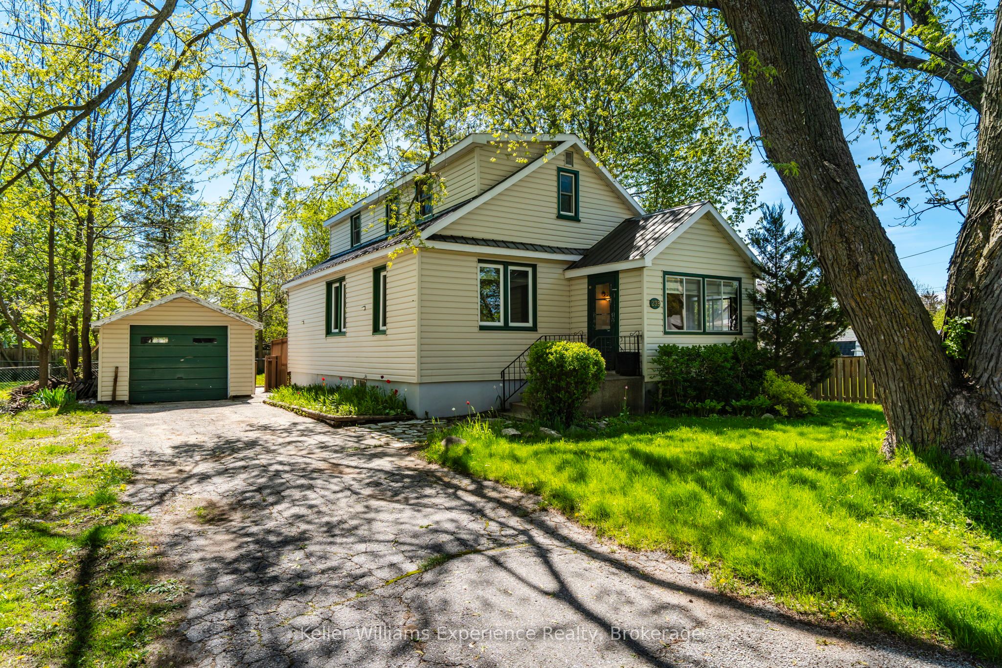 239 Oak Street, Clearview, ON L0M 1S0
