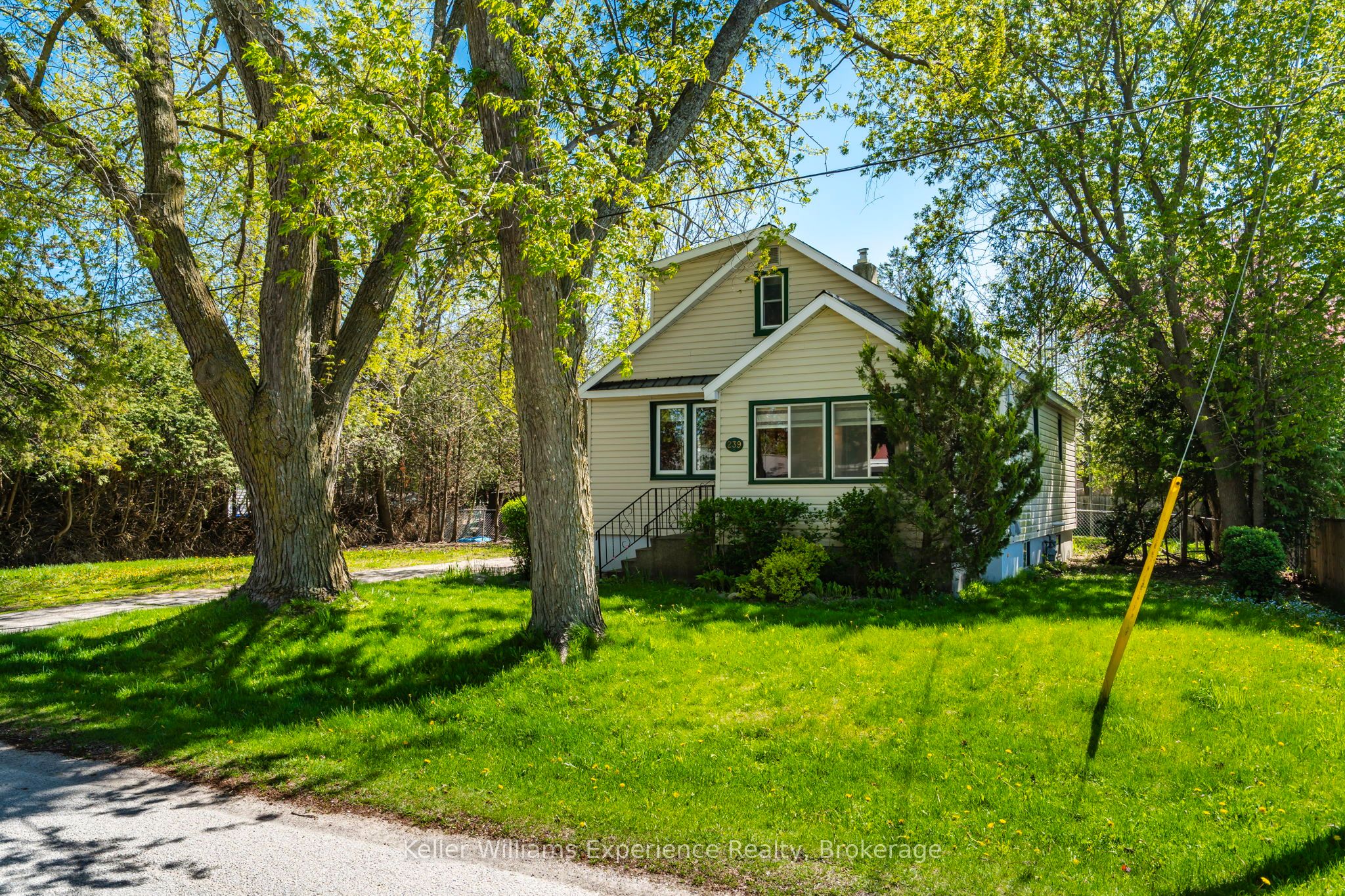 239 Oak Street, Clearview, ON L0M 1S0 photo 2