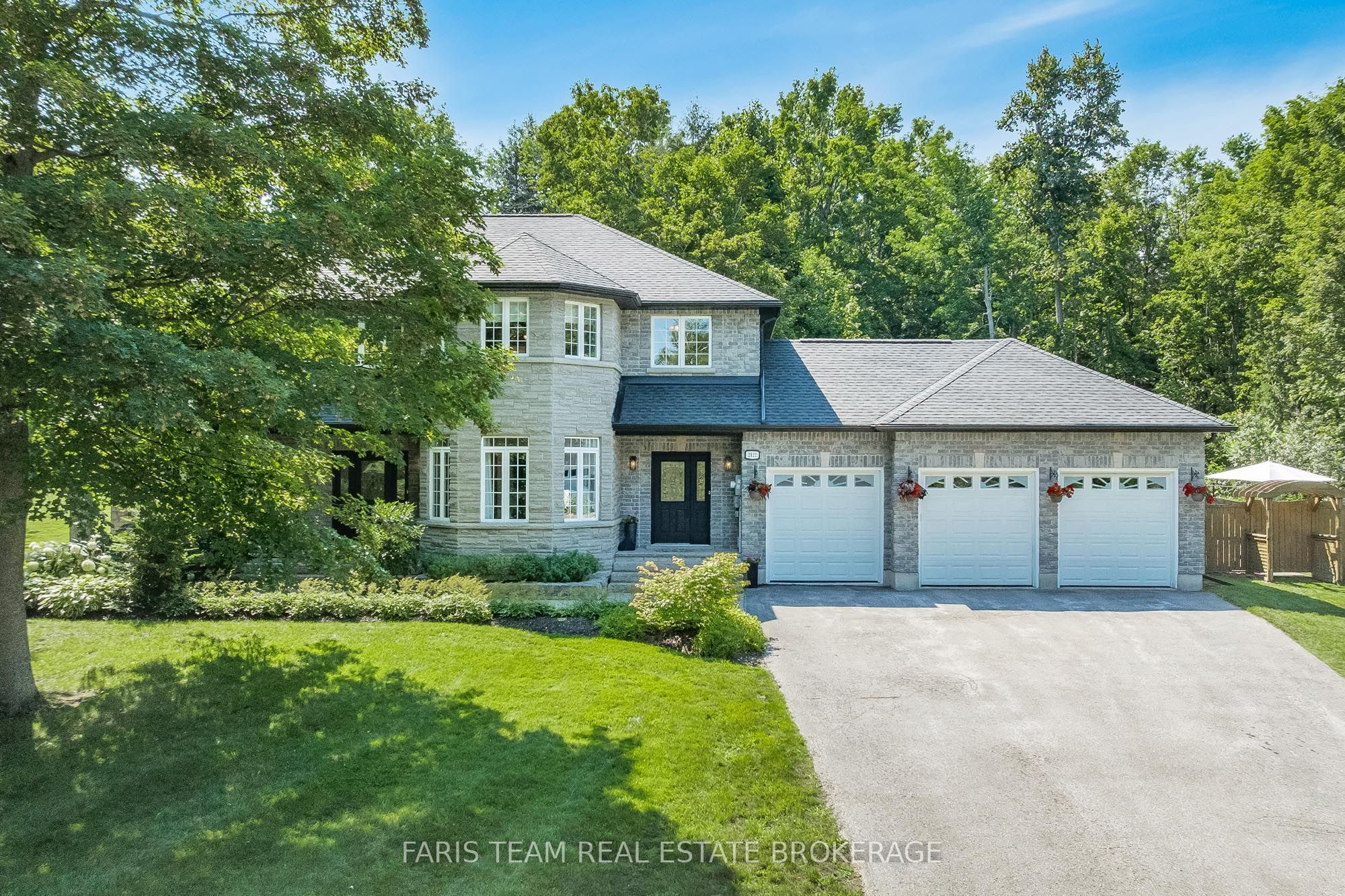 2122 Fern Glen Court, Severn, ON L3V 0E8 photo 2