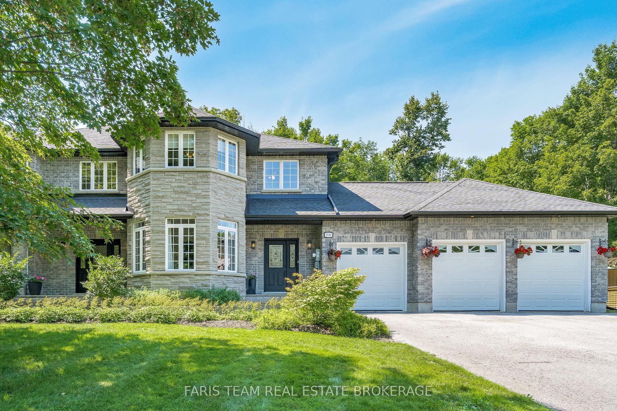 2122 Fern Glen Court, Severn, ON L3V 0E8 photo 3