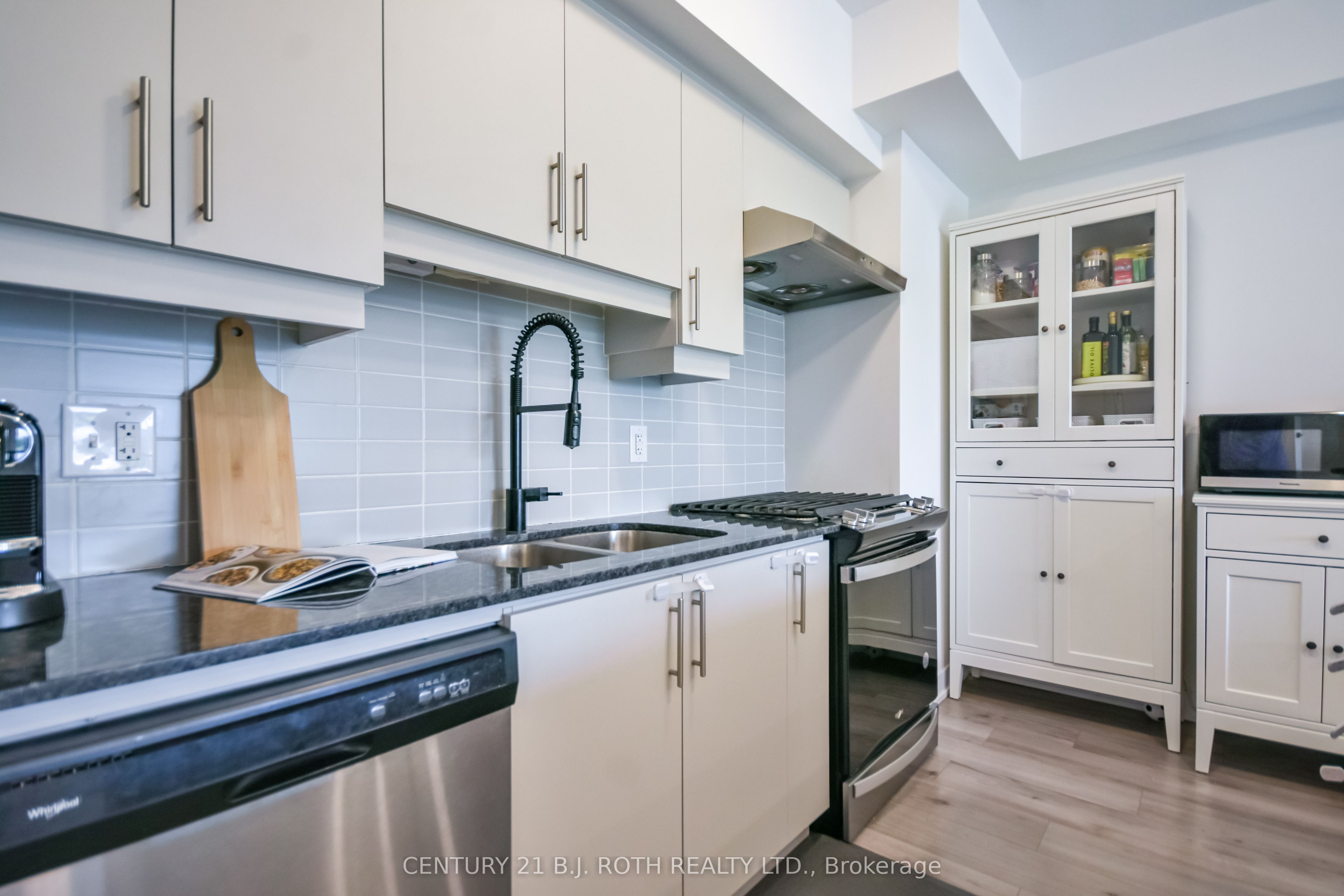 8 Culinary Lane 604, Barrie, ON L9J 0T2 photo 5