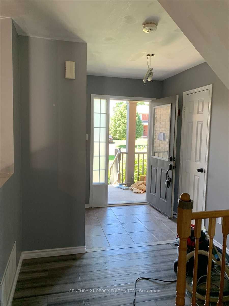 136 Tunbridge Road, Barrie, ON L4M 6T1 photo 2
