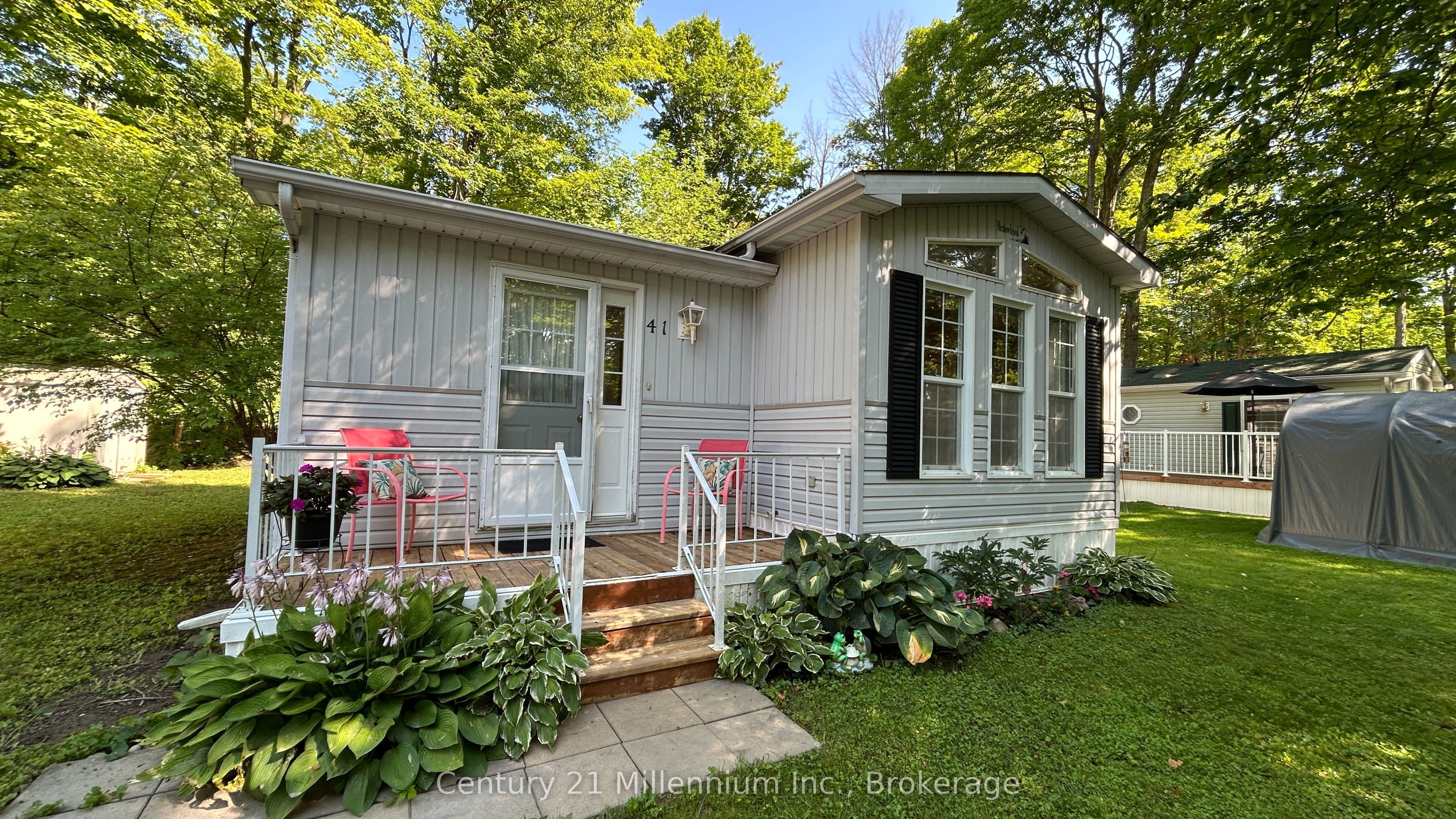 41 The Boardwalk, Wasaga Beach, ON L9Z 3A8