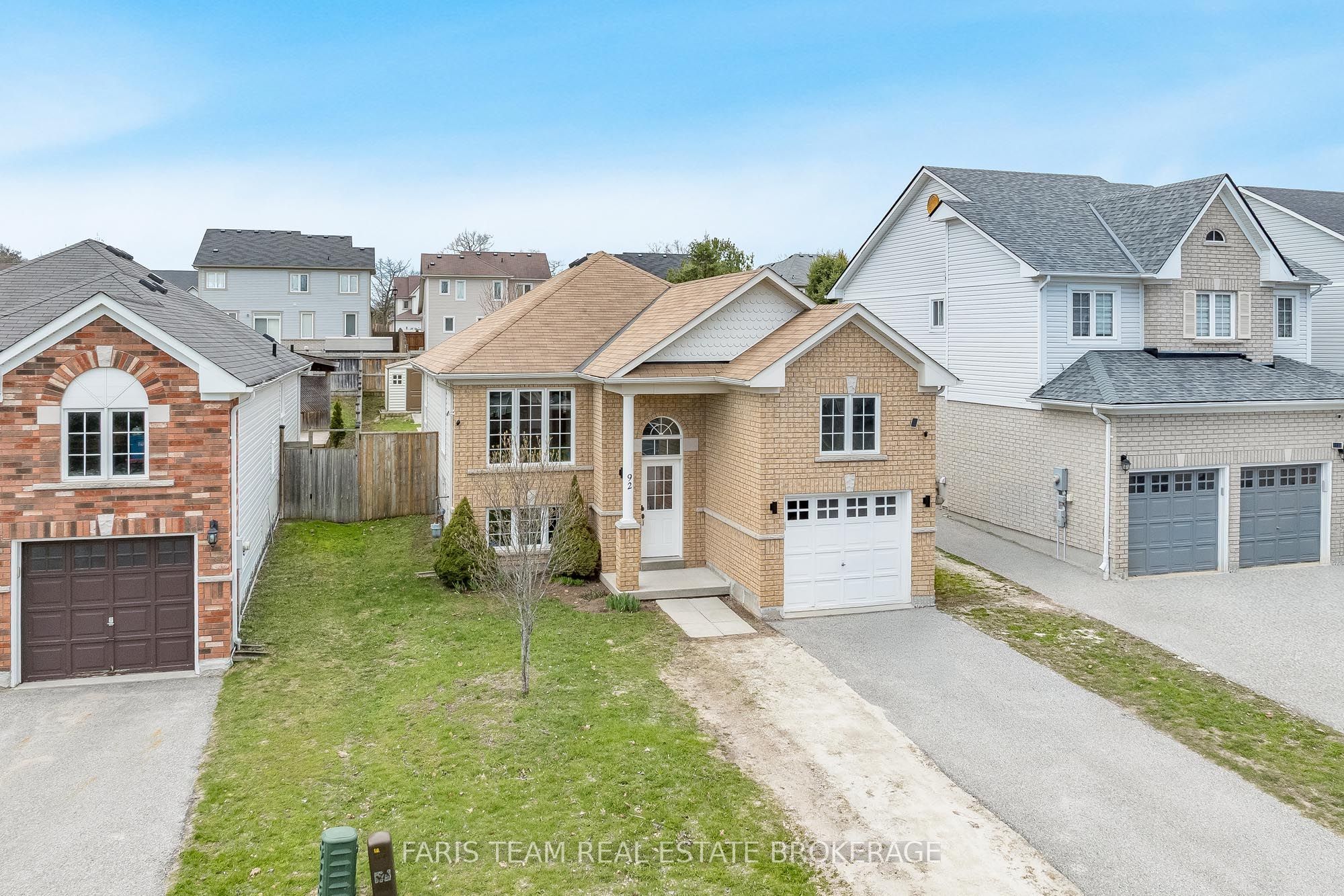 92 Wesley Avenue, Wasaga Beach, ON L9Z 0B9 photo 2