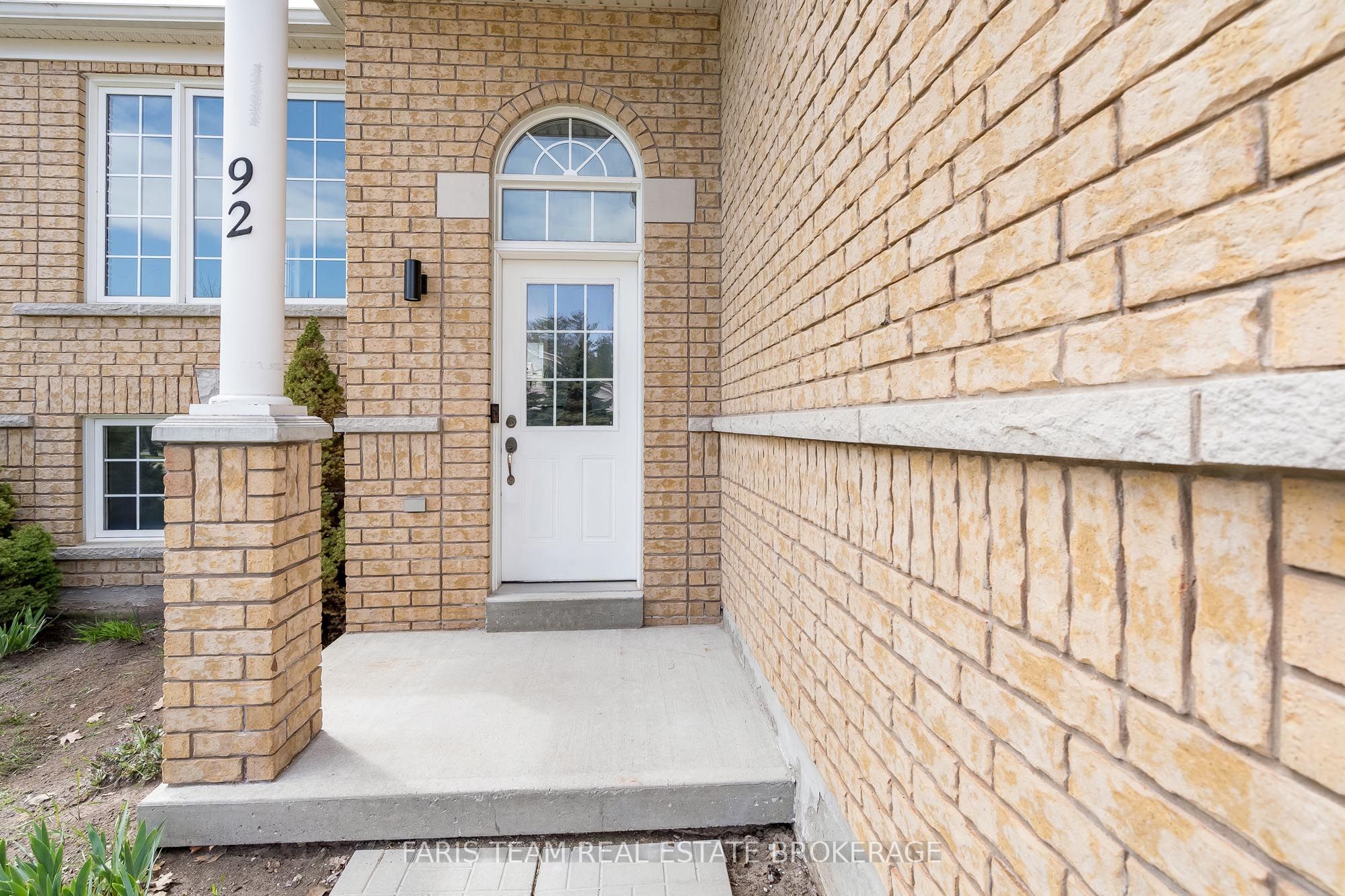 92 Wesley Avenue, Wasaga Beach, ON L9Z 0B9 photo 4