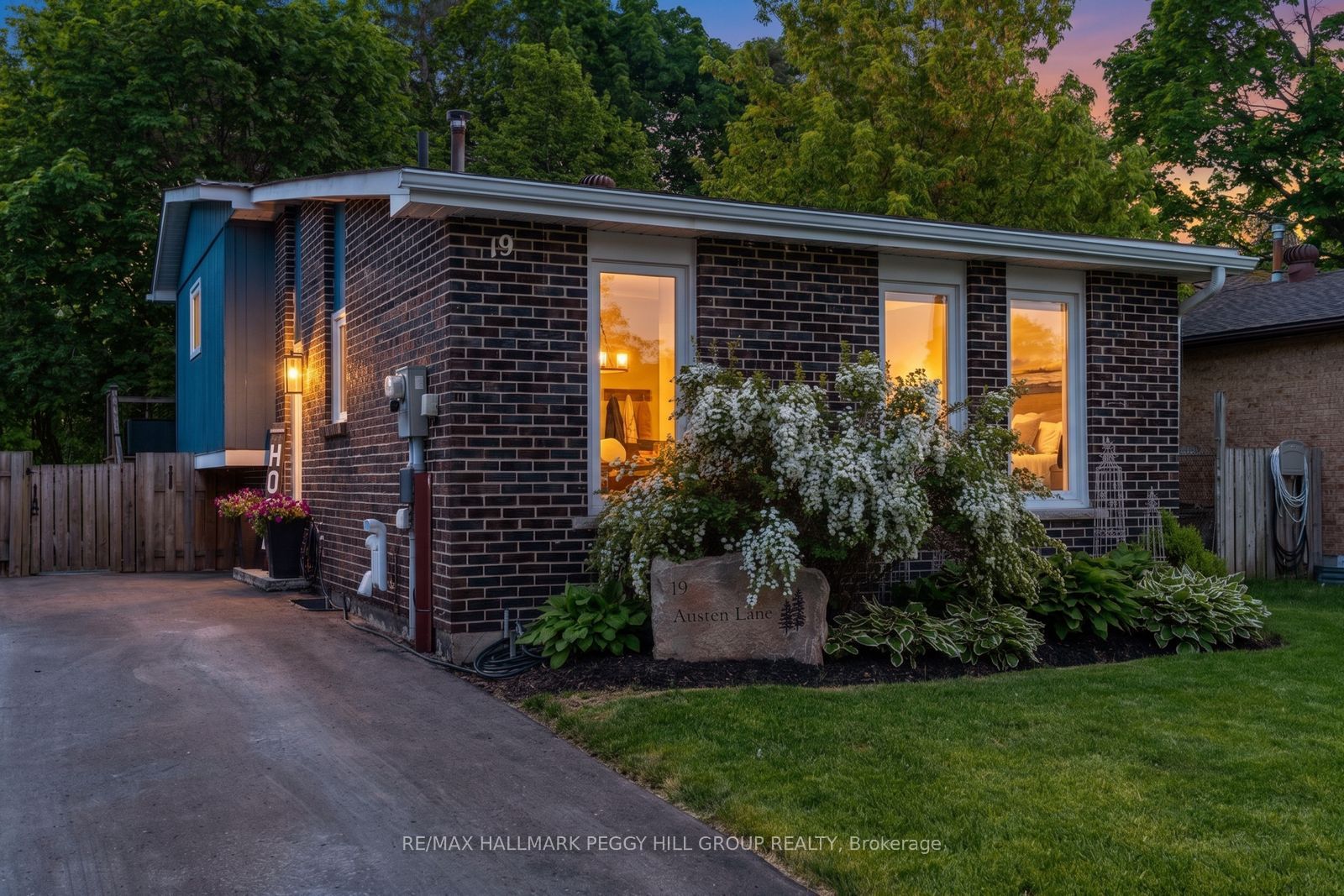 19 Austen Lane, Barrie, ON L4N 4V4