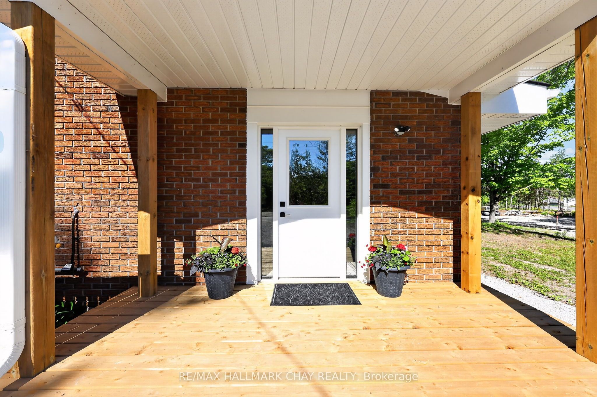 8717 Beachwood Road, Wasaga Beach, ON L9Z 2G5 photo 2