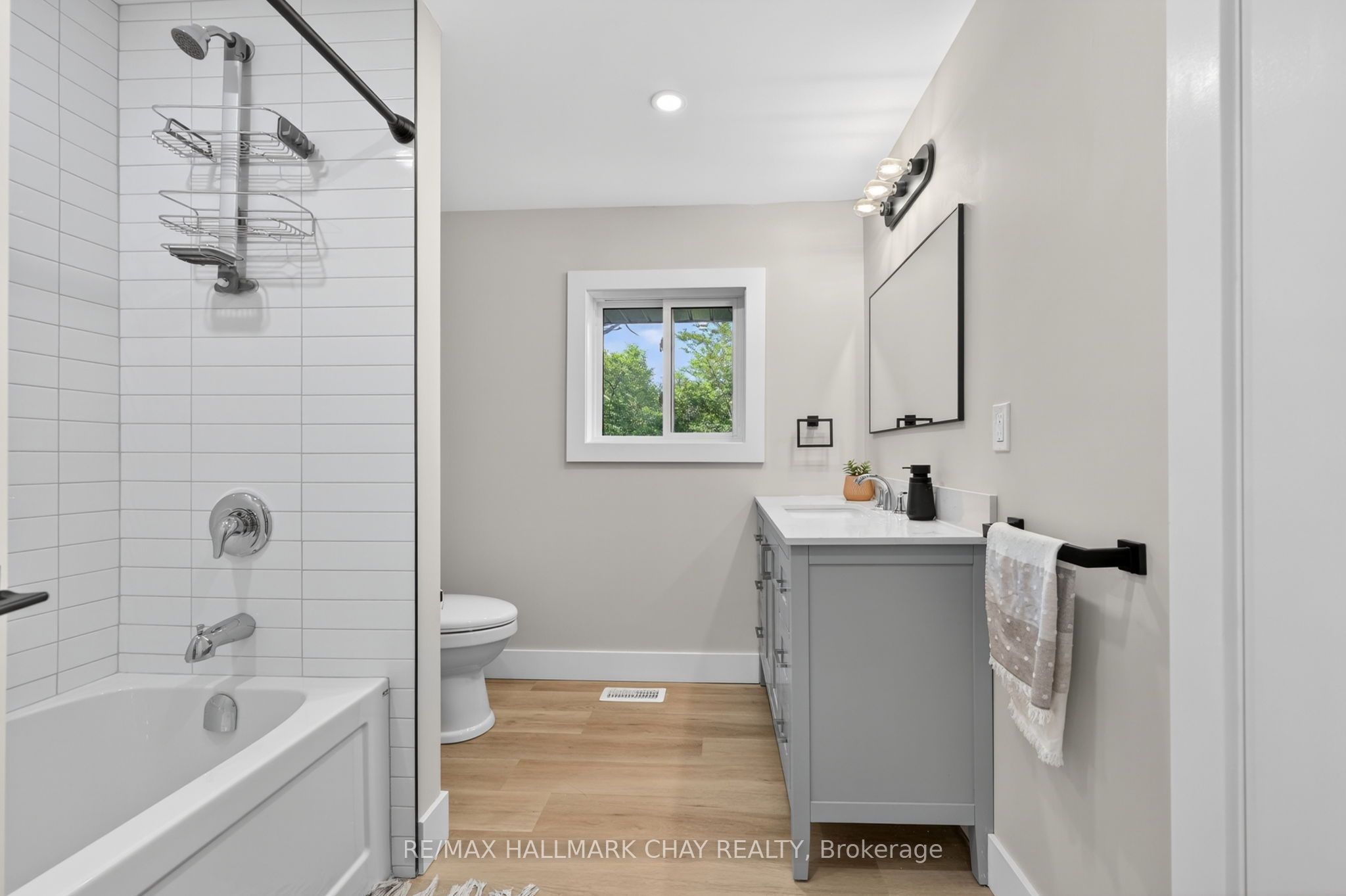 8717 Beachwood Road, Wasaga Beach, ON L9Z 2G5 photo 3