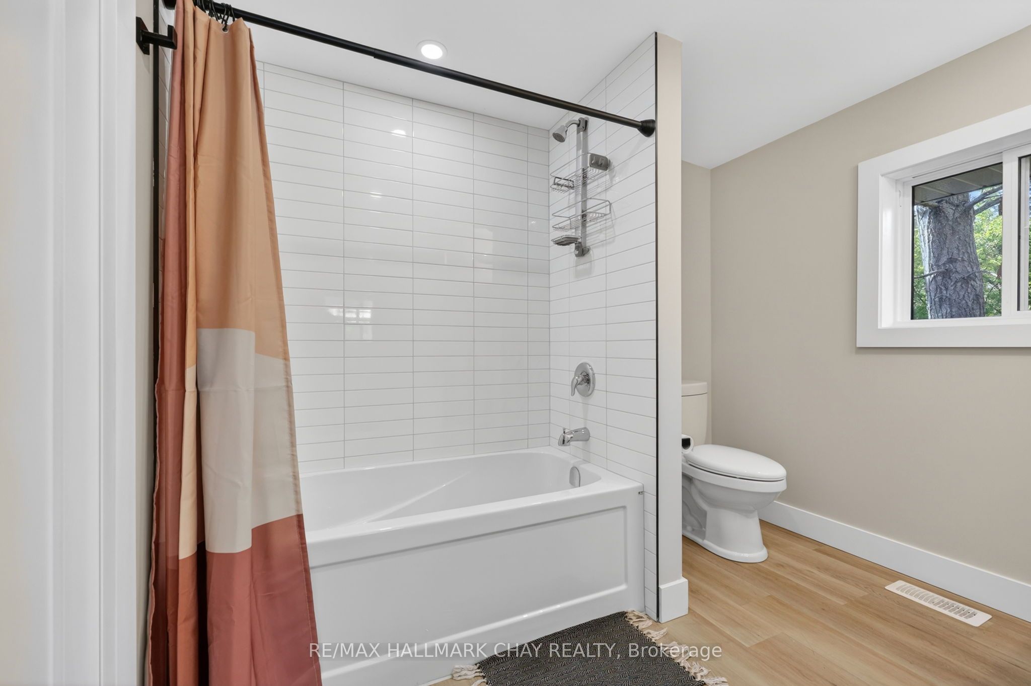 8717 Beachwood Road, Wasaga Beach, ON L9Z 2G5 photo 4