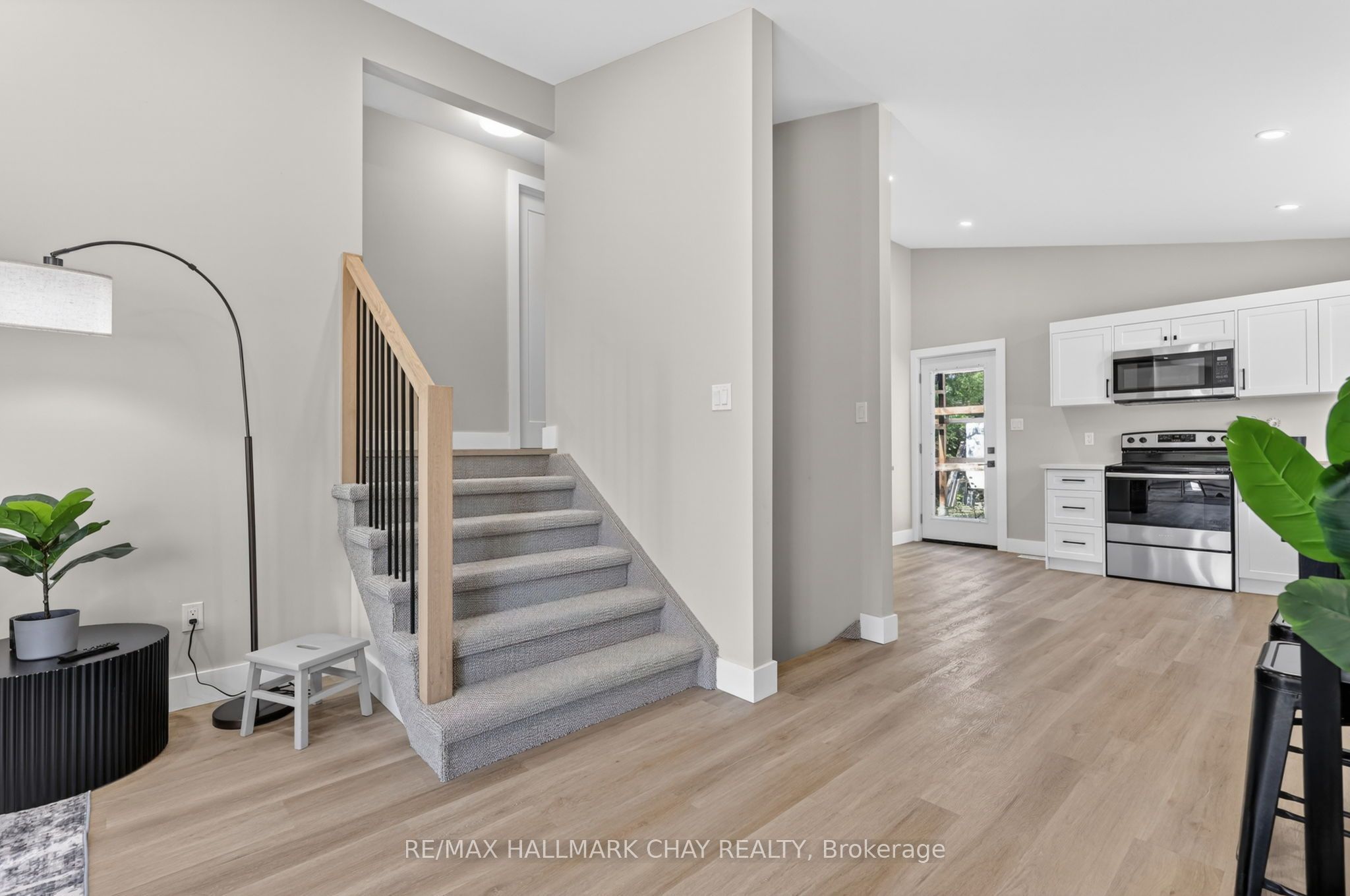 8717 Beachwood Road, Wasaga Beach, ON L9Z 2G5 photo 5