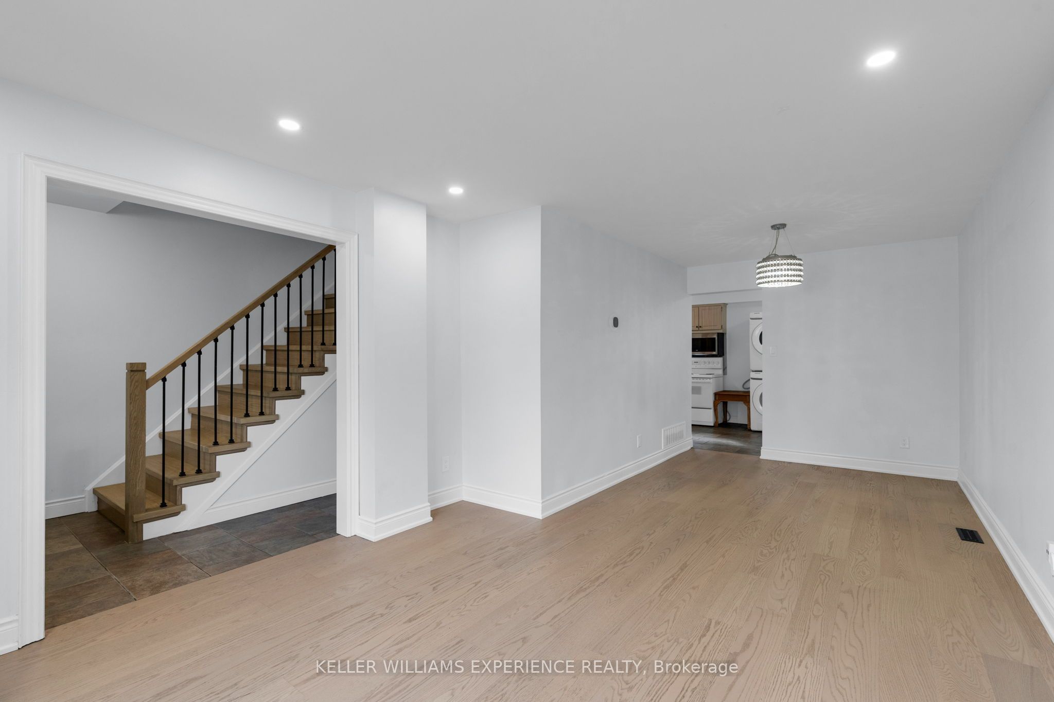 49 Daphne Crescent, Barrie, ON L4M 2Y7 photo 3