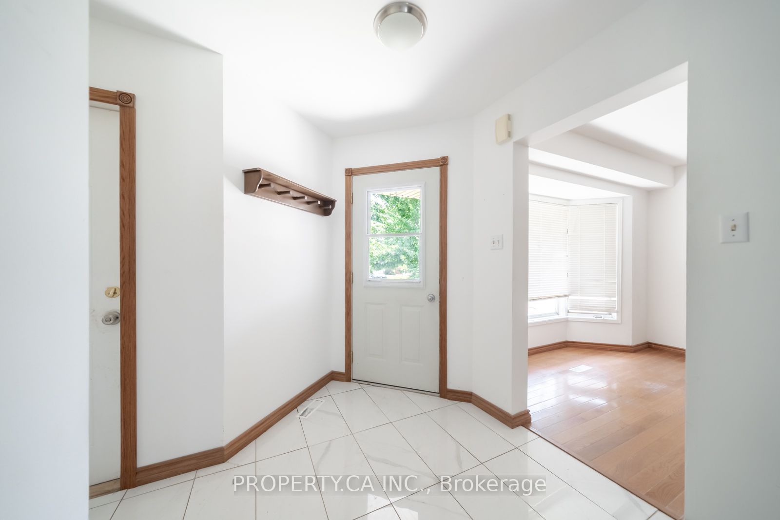 51 Leggott Avenue, Barrie, ON L4N 8B1 photo 2