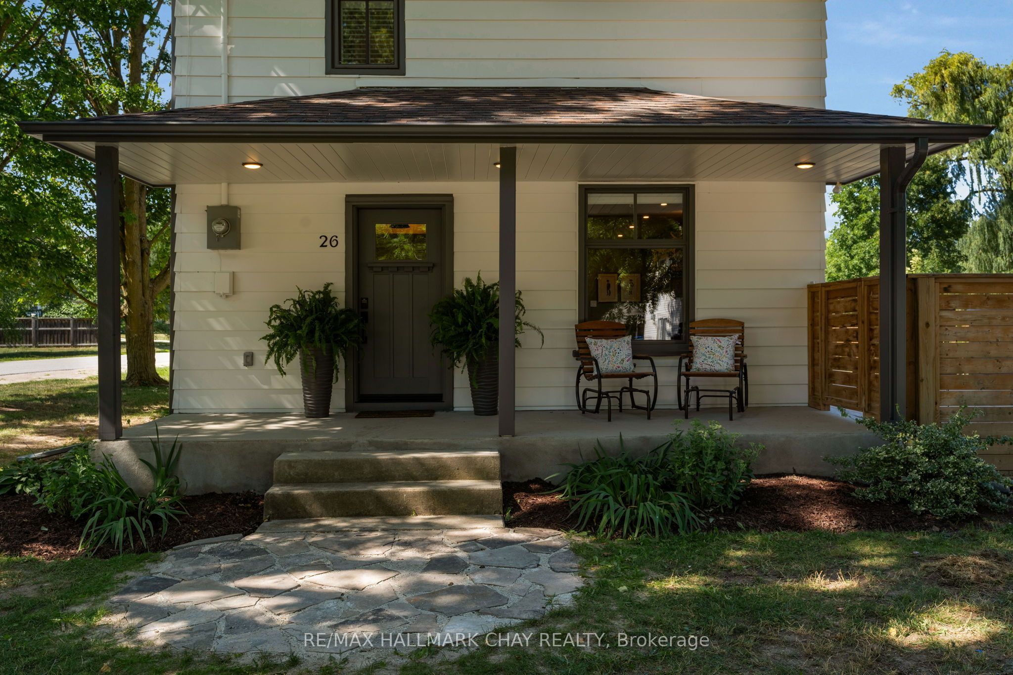 26 Edward Street W, Clearview, ON L0M 1G0 photo 2