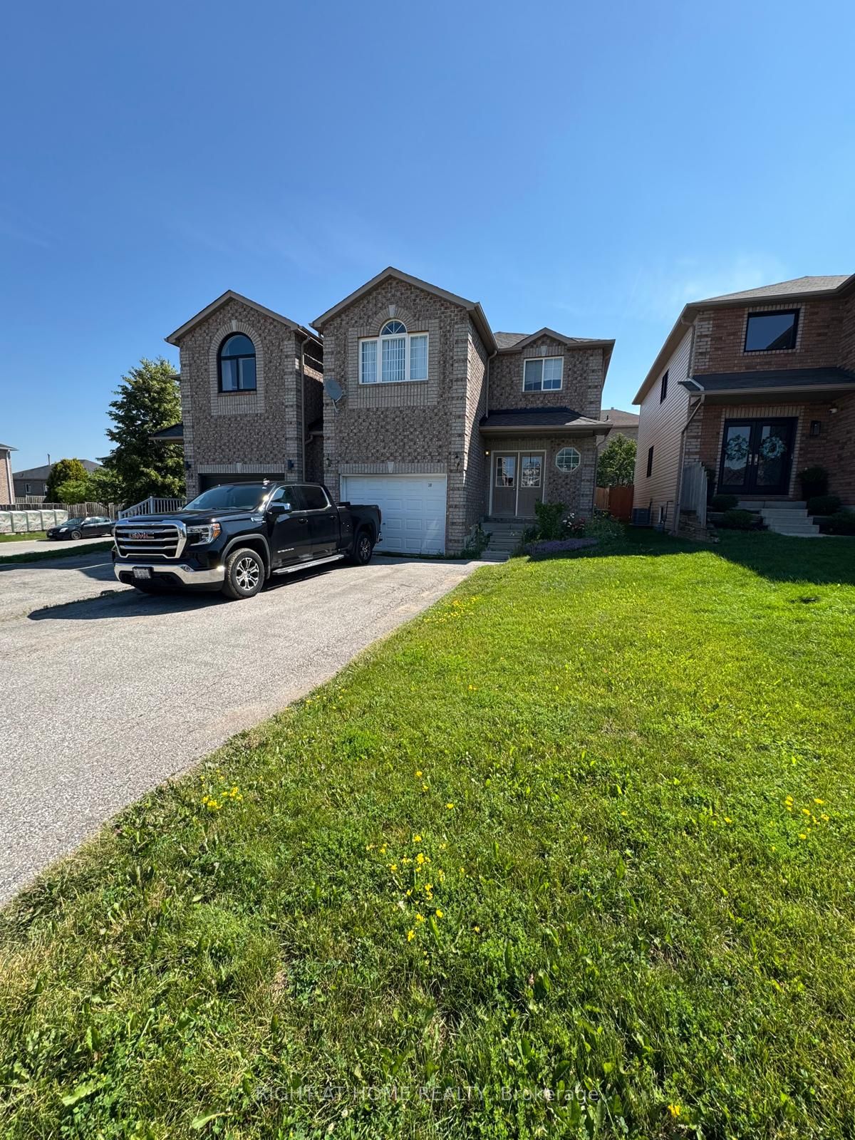 20 Courtney Crescent, Barrie, ON L4N 5S7