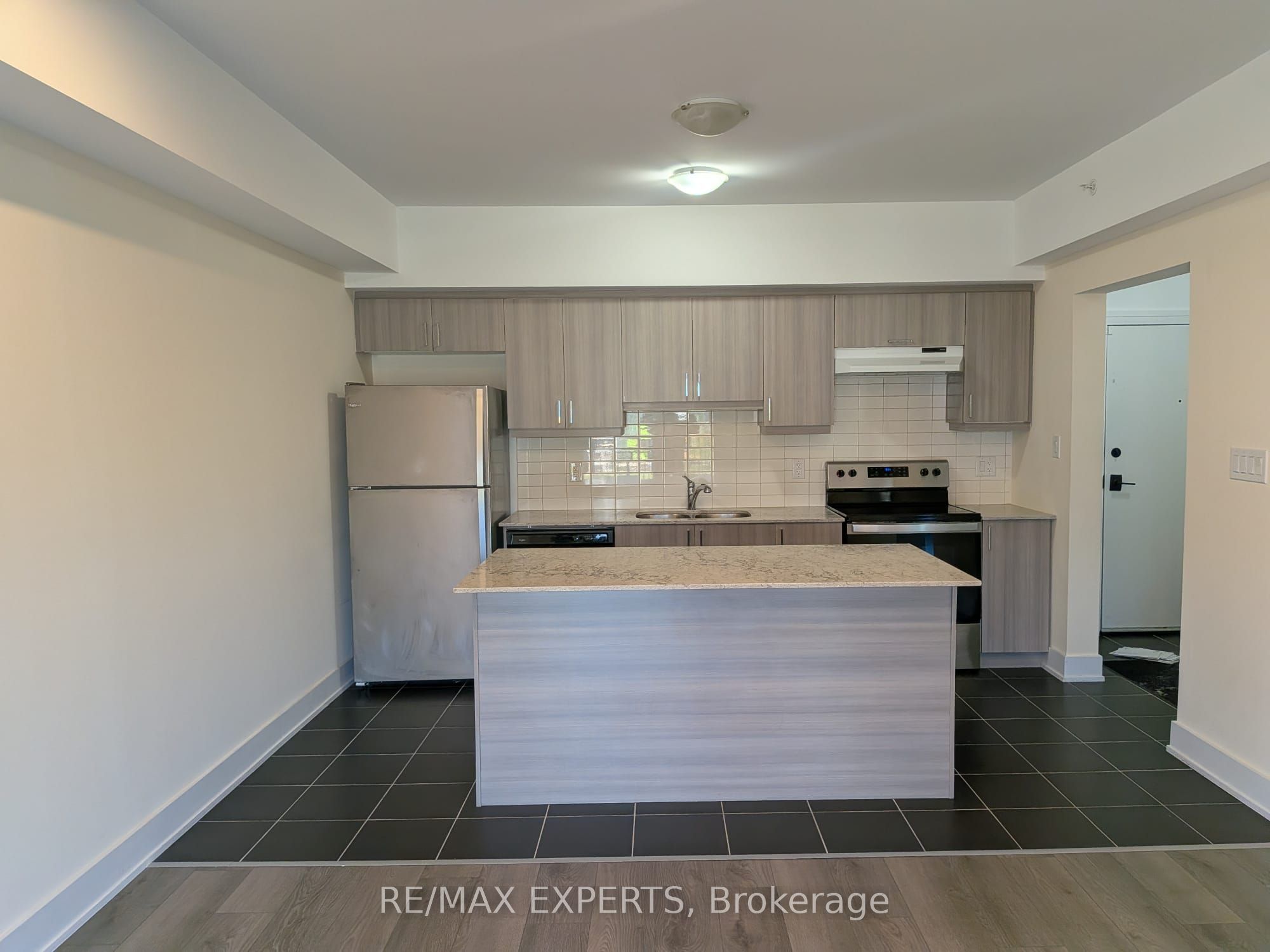 5 Chef Lane 205, Barrie, ON L9J 0J8 photo 2