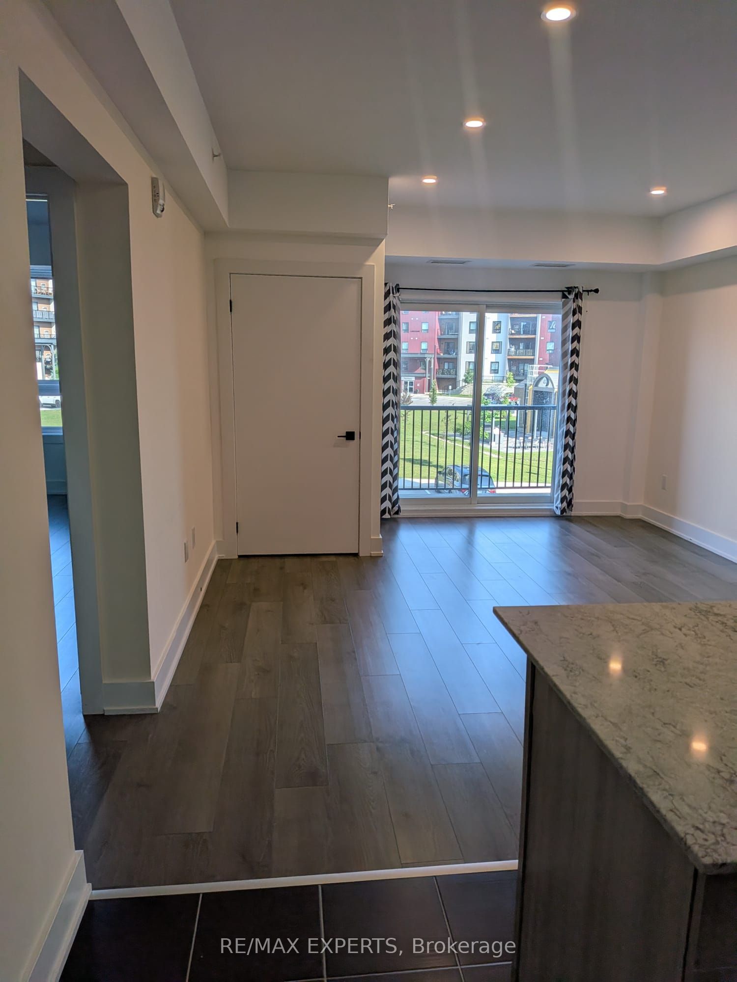 5 Chef Lane 205, Barrie, ON L9J 0J8 photo 4