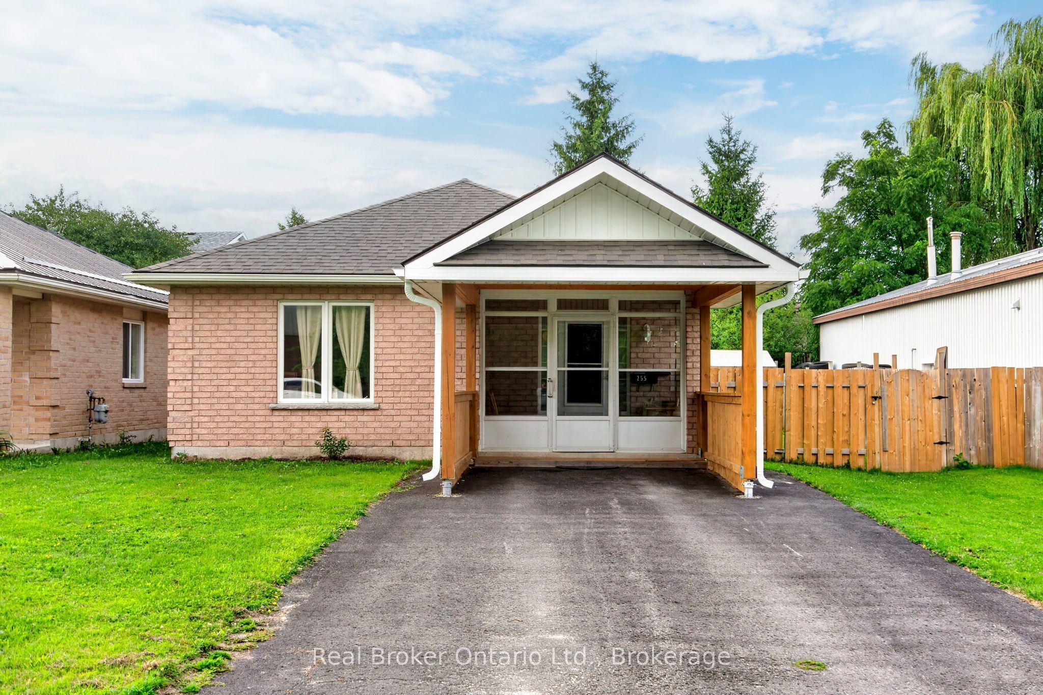 255 Yonge Street, Midland, ON L4R 2B1 photo 2