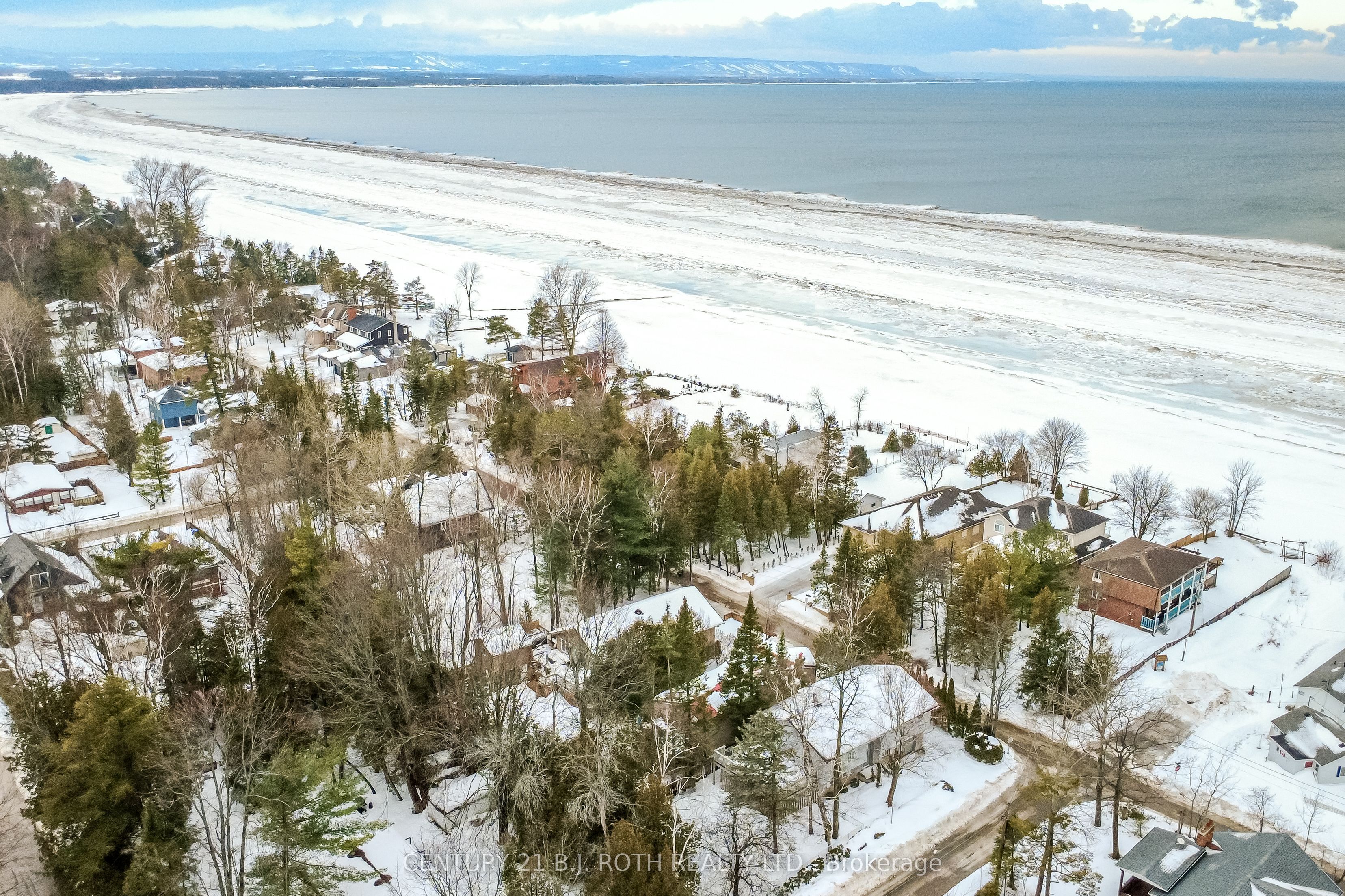 991 Shore Lane, Wasaga Beach, ON L9Z 2B4 photo 4