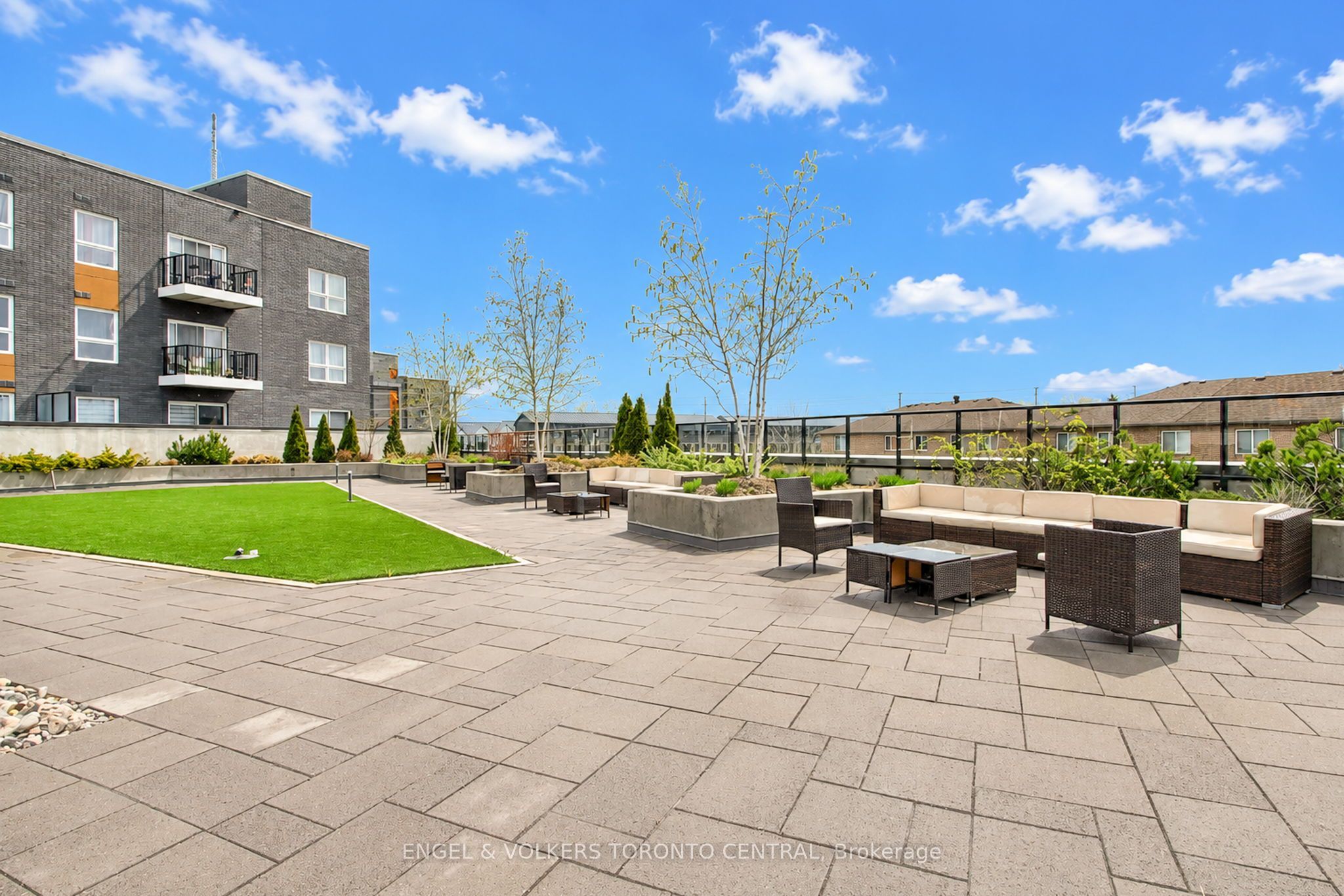 430 ESSA Road 418, Barrie, ON L9J 0M1