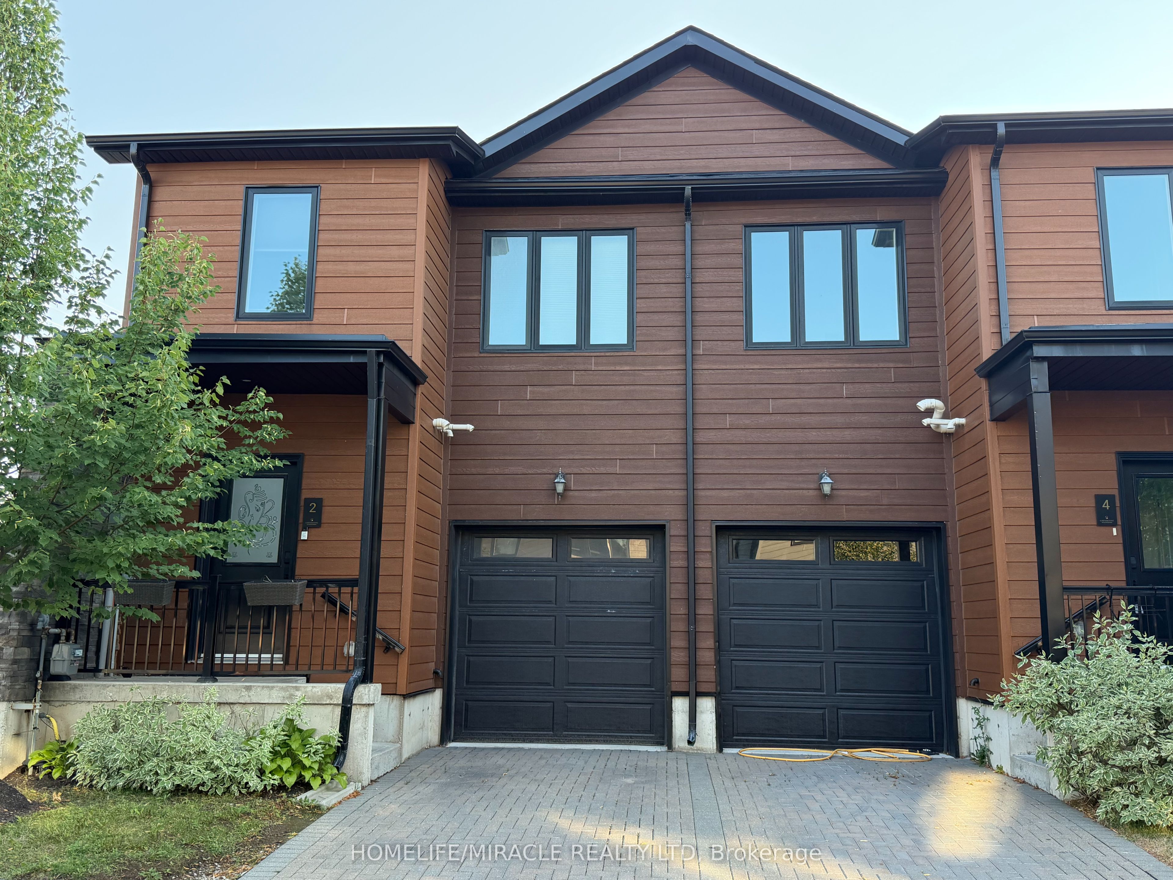 2 Stonehart Lane, Barrie, ON L4M 7E8