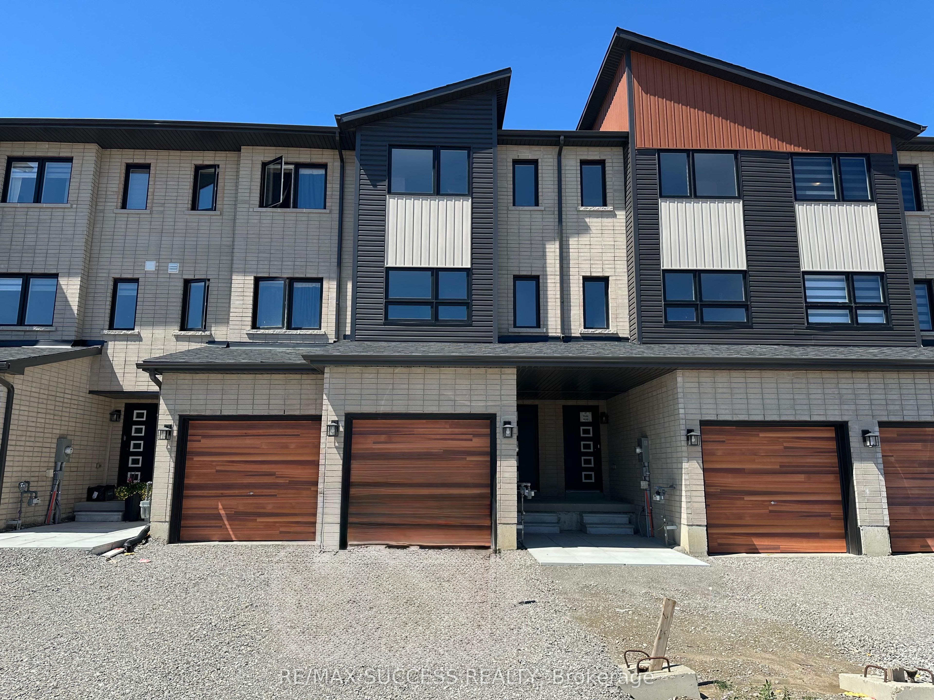 49 Flan Boulevard, Barrie, ON L9J 0E1