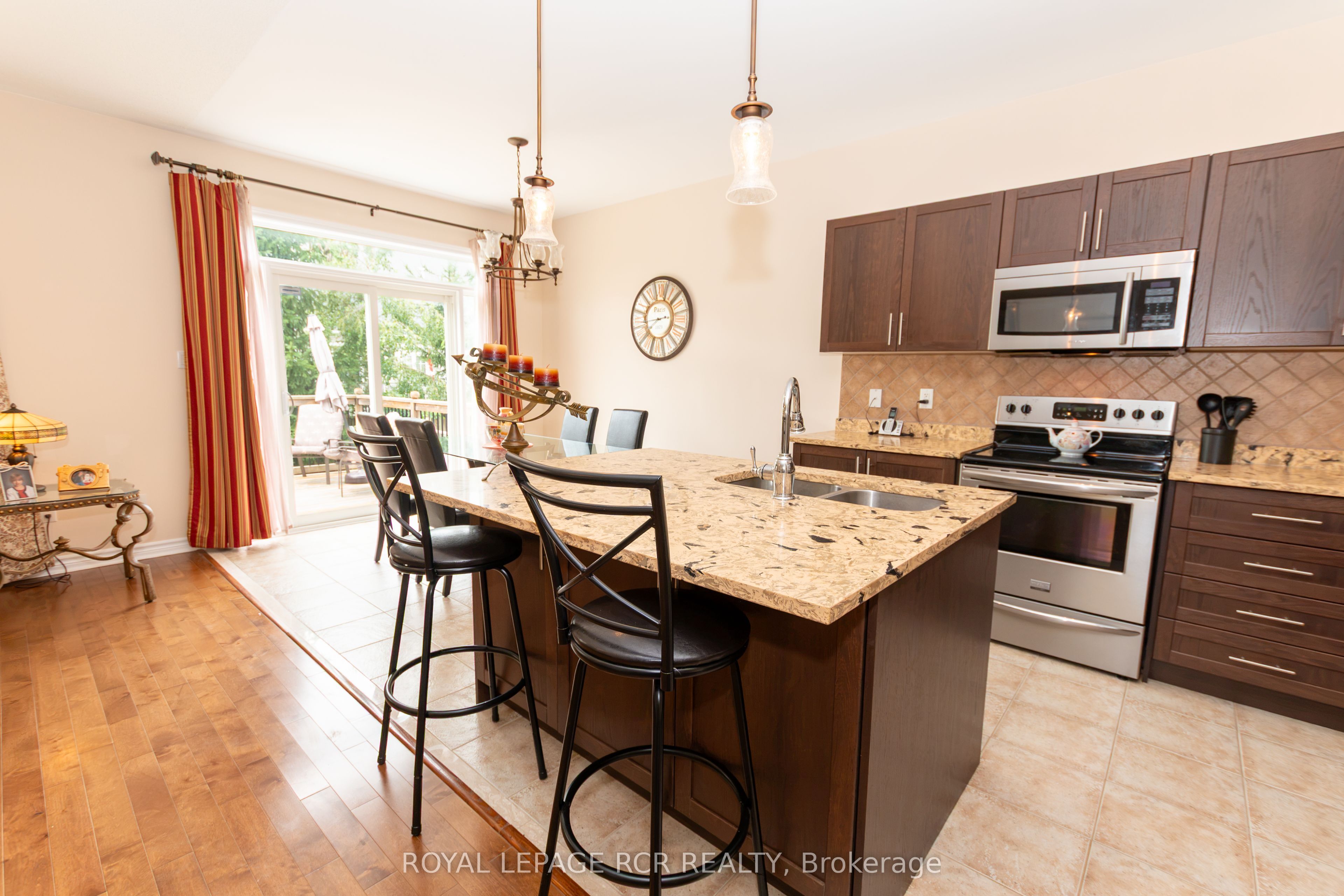 135 White Sands Way, Wasaga Beach, ON L9Z 0E3 photo 2