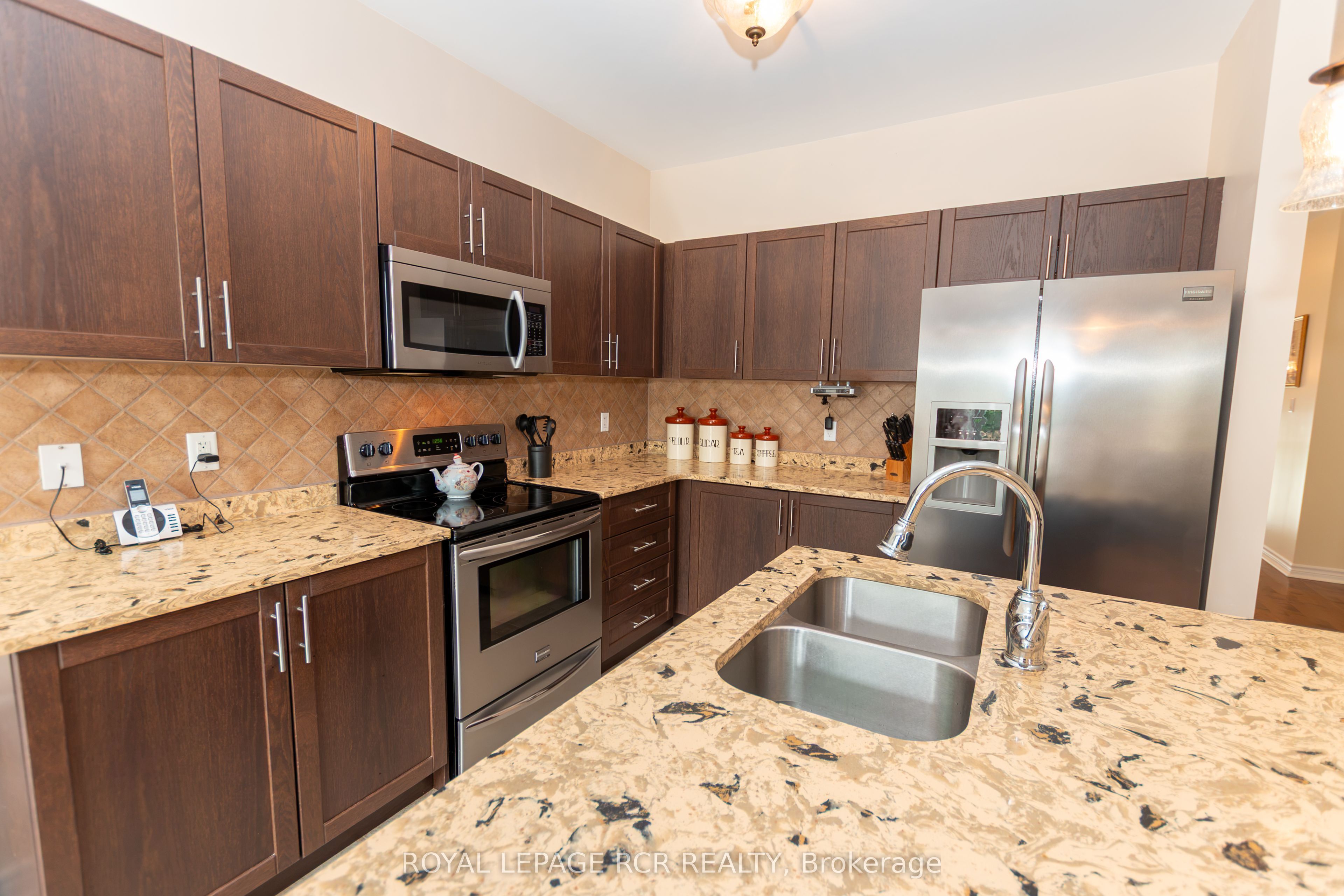 135 White Sands Way, Wasaga Beach, ON L9Z 0E3 photo 3