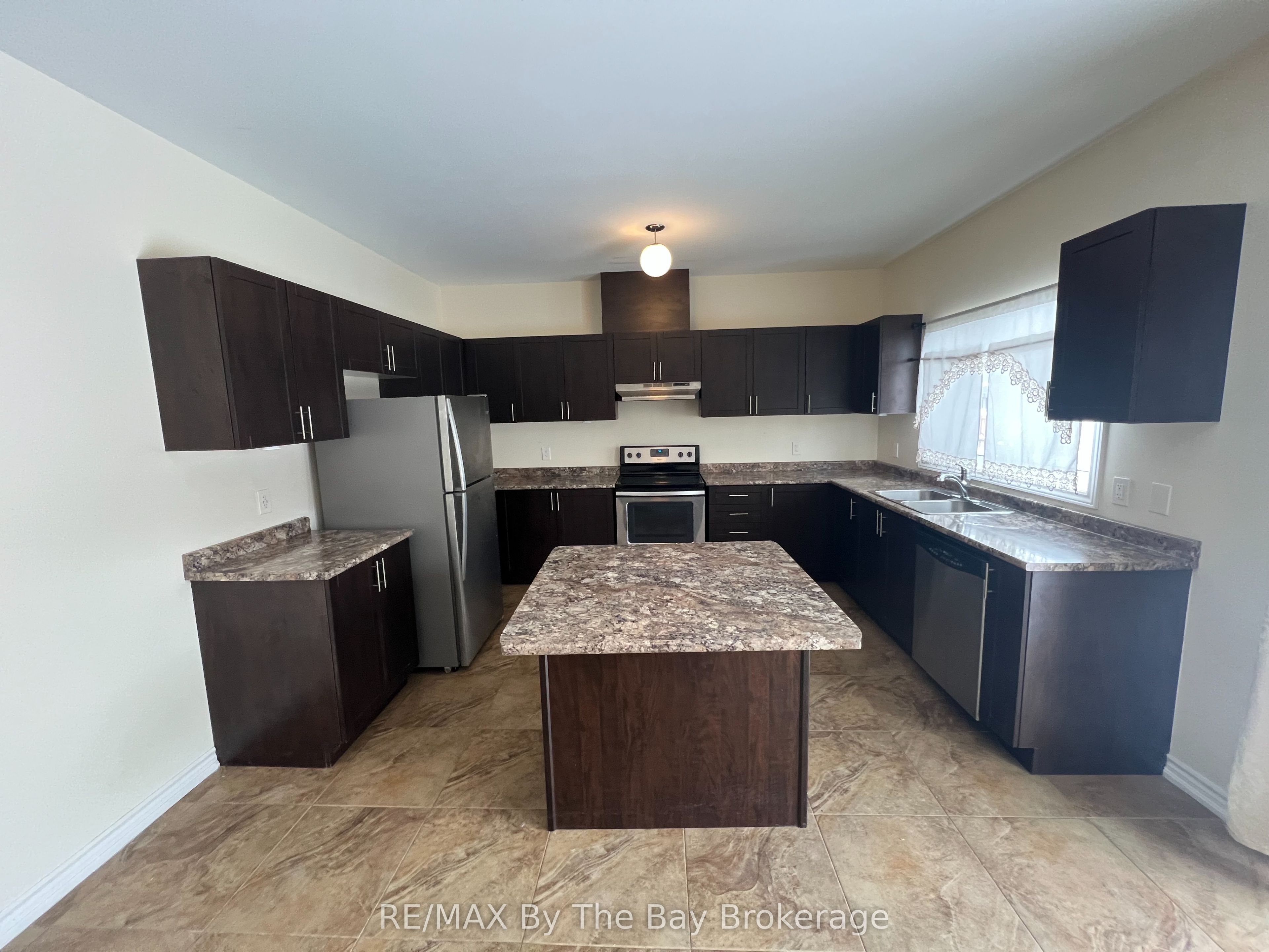 152 Allegra Drive, Wasaga Beach, ON L9Z 1P0 photo 4