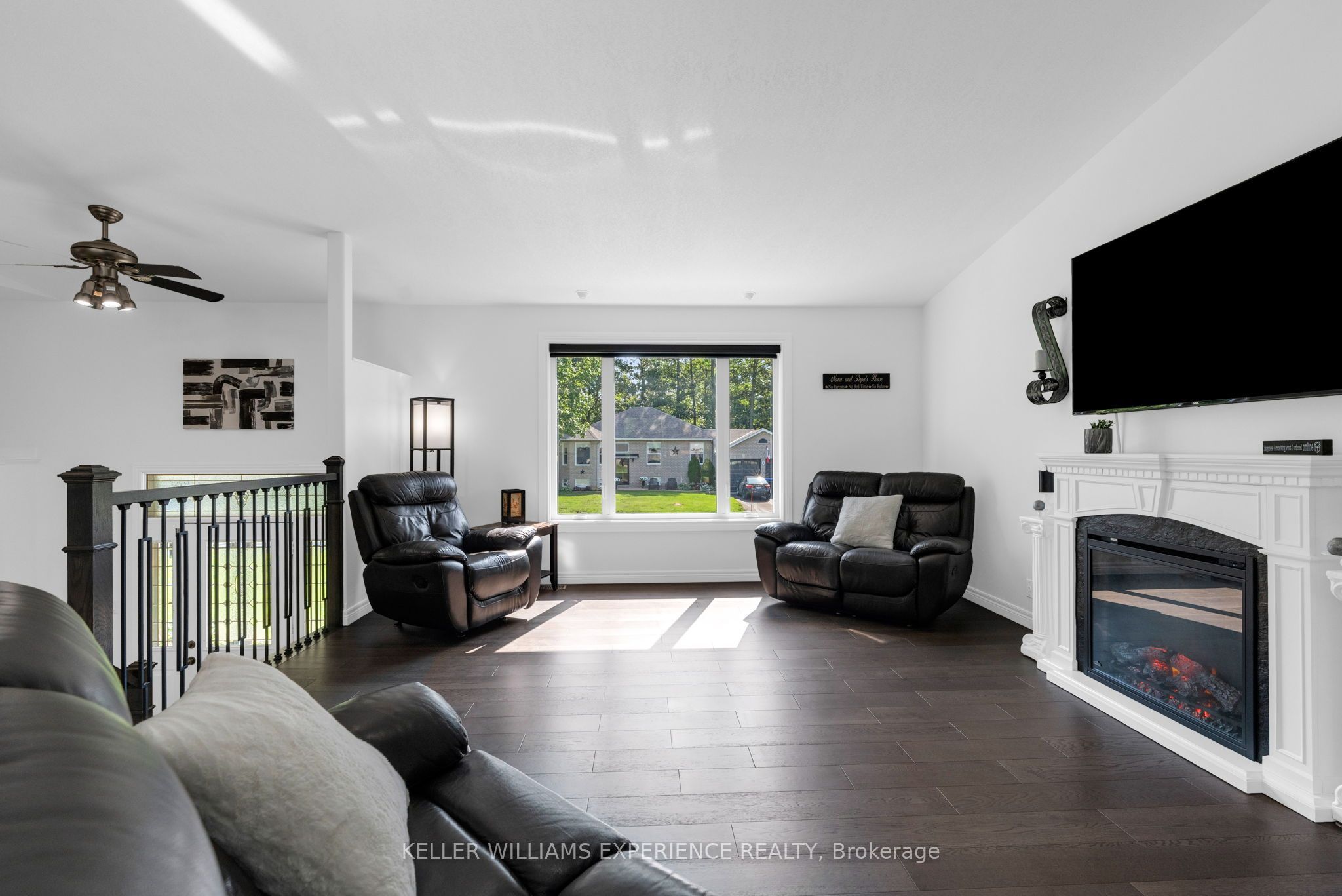 4 Downer Crescent, Wasaga Beach, ON L9Z 1B9 photo 2
