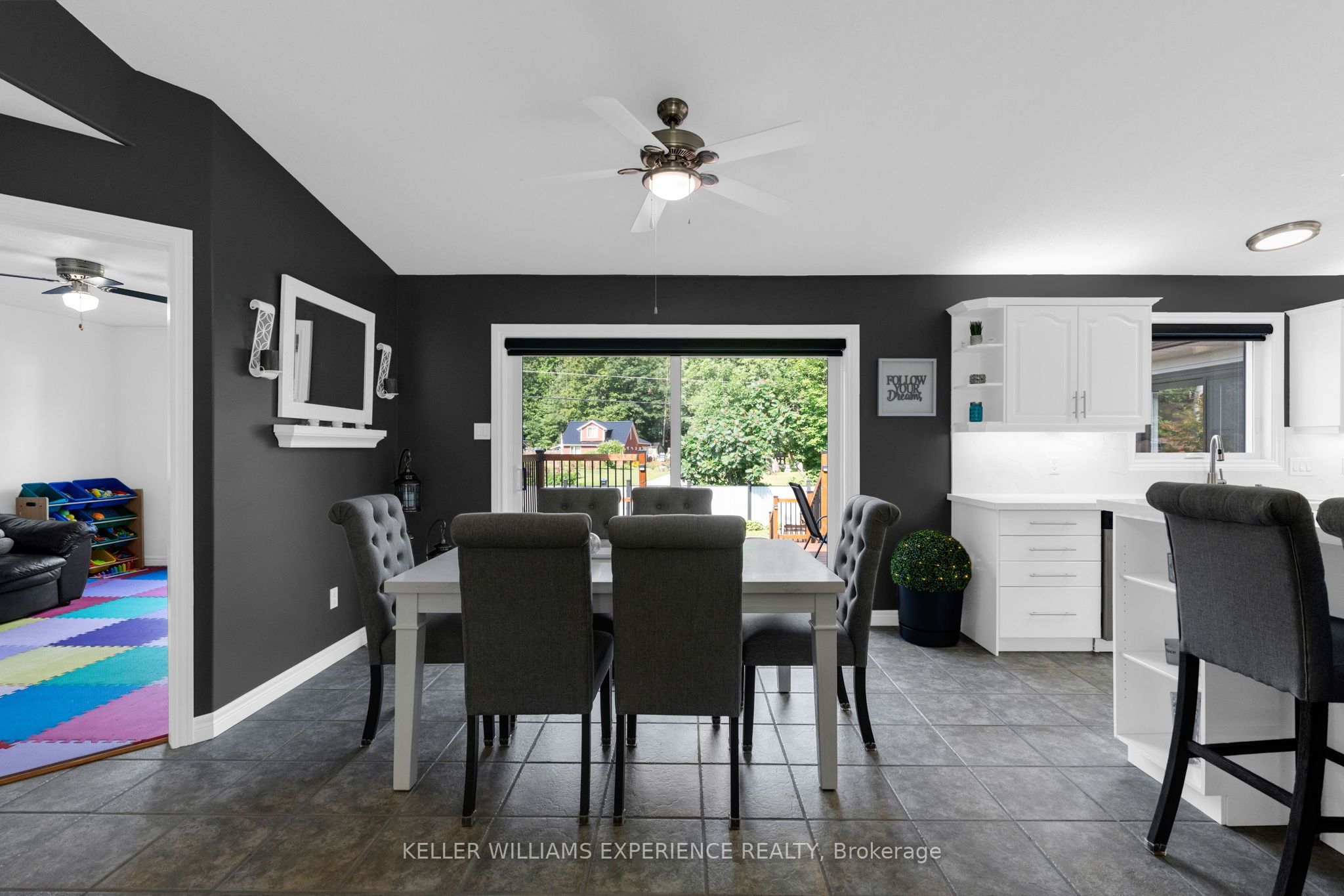 4 Downer Crescent, Wasaga Beach, ON L9Z 1B9 photo 3