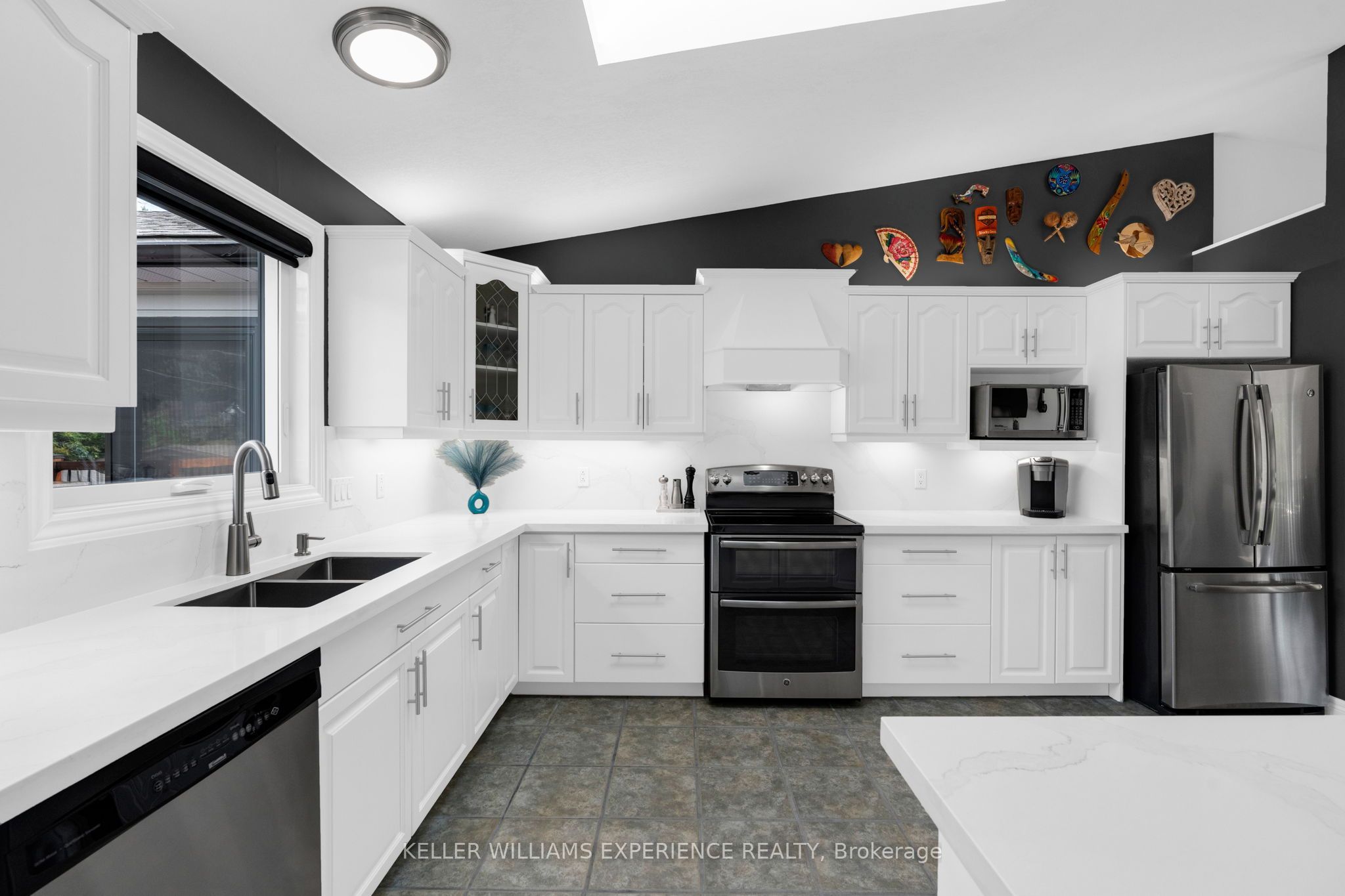 4 Downer Crescent, Wasaga Beach, ON L9Z 1B9 photo 5
